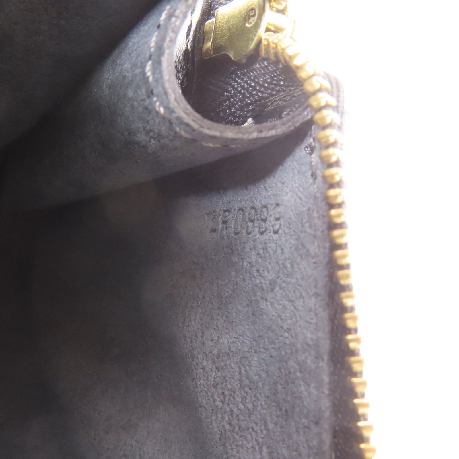 LOUIS VUITTON Epi Pochette Accessories Pouch金扣手挽袋黑色