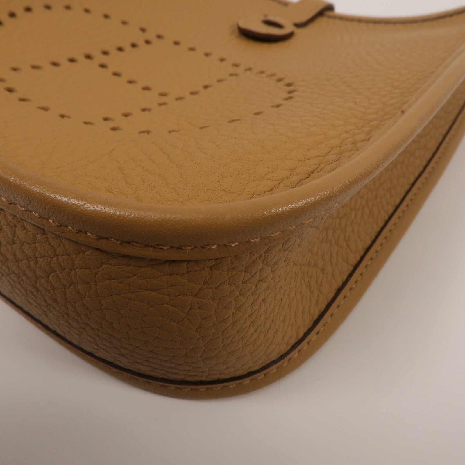 HERMES Clemence皮革Evelyne TPM肩背袋Biscuit