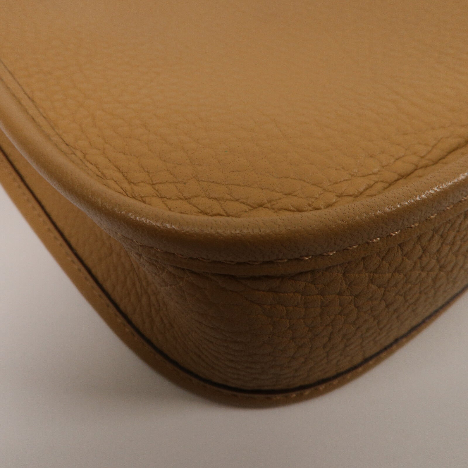 HERMES Clemence皮革Evelyne TPM肩背袋Biscuit