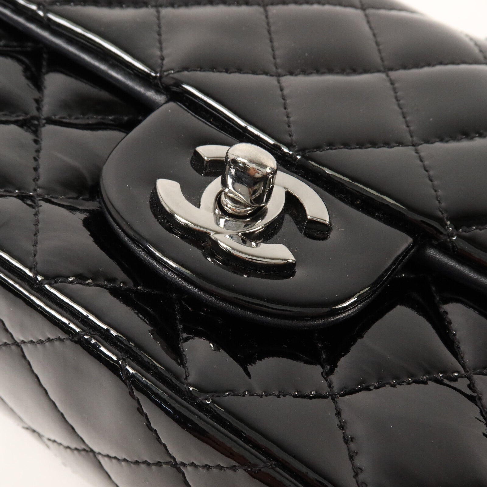 CHANEL 漆皮皮革Mini Classic 20鏈帶肩背袋