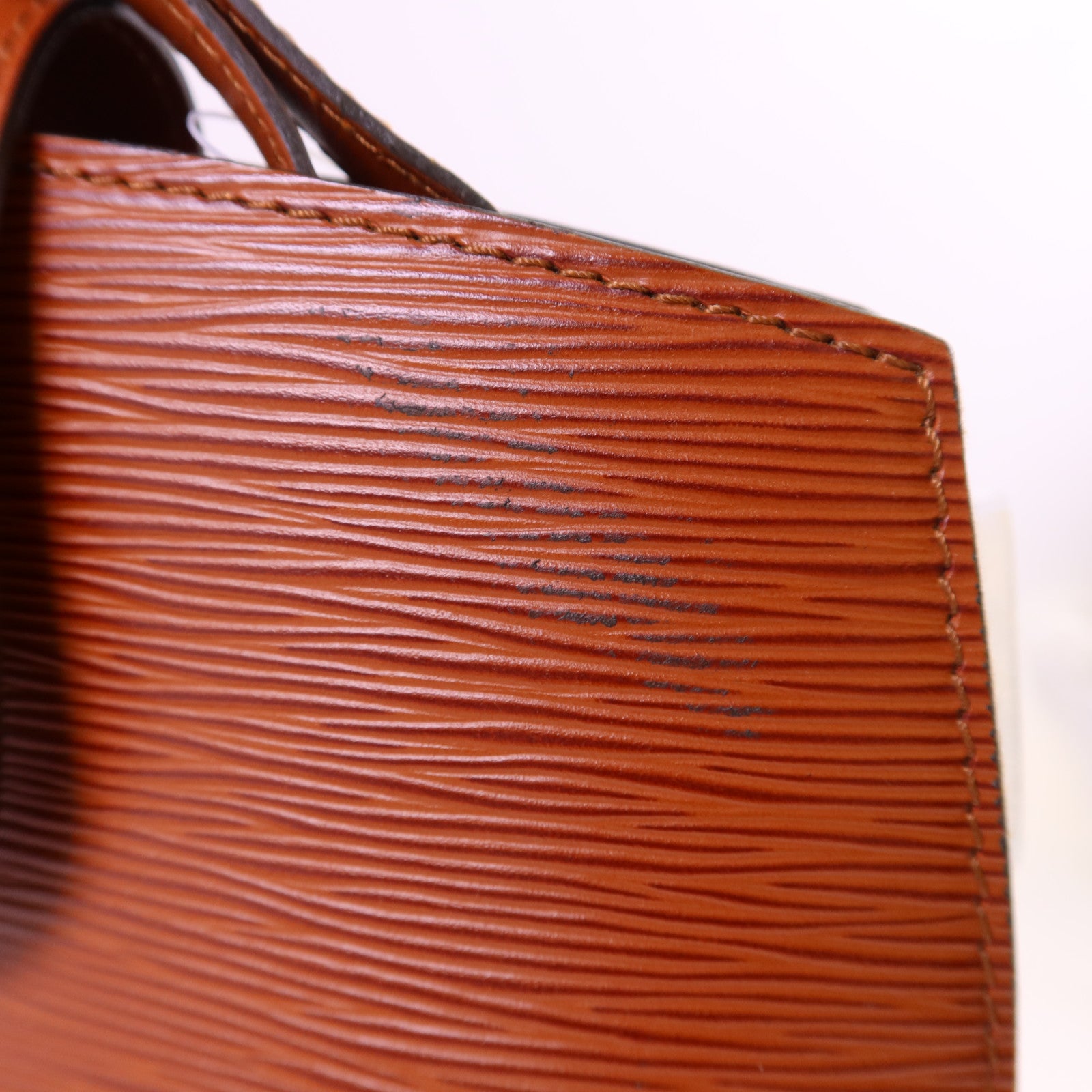 LOUIS VUITTON Epi Cluny金扣肩背袋