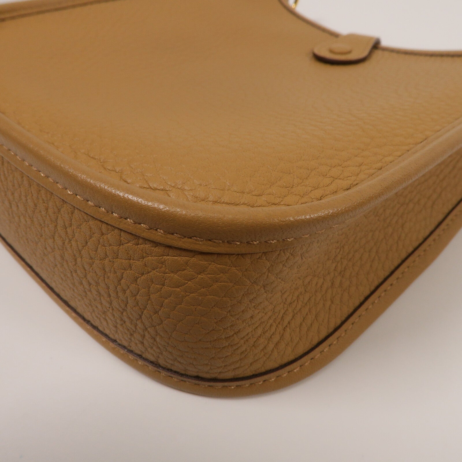 HERMES Clemence皮革Evelyne TPM肩背袋Biscuit