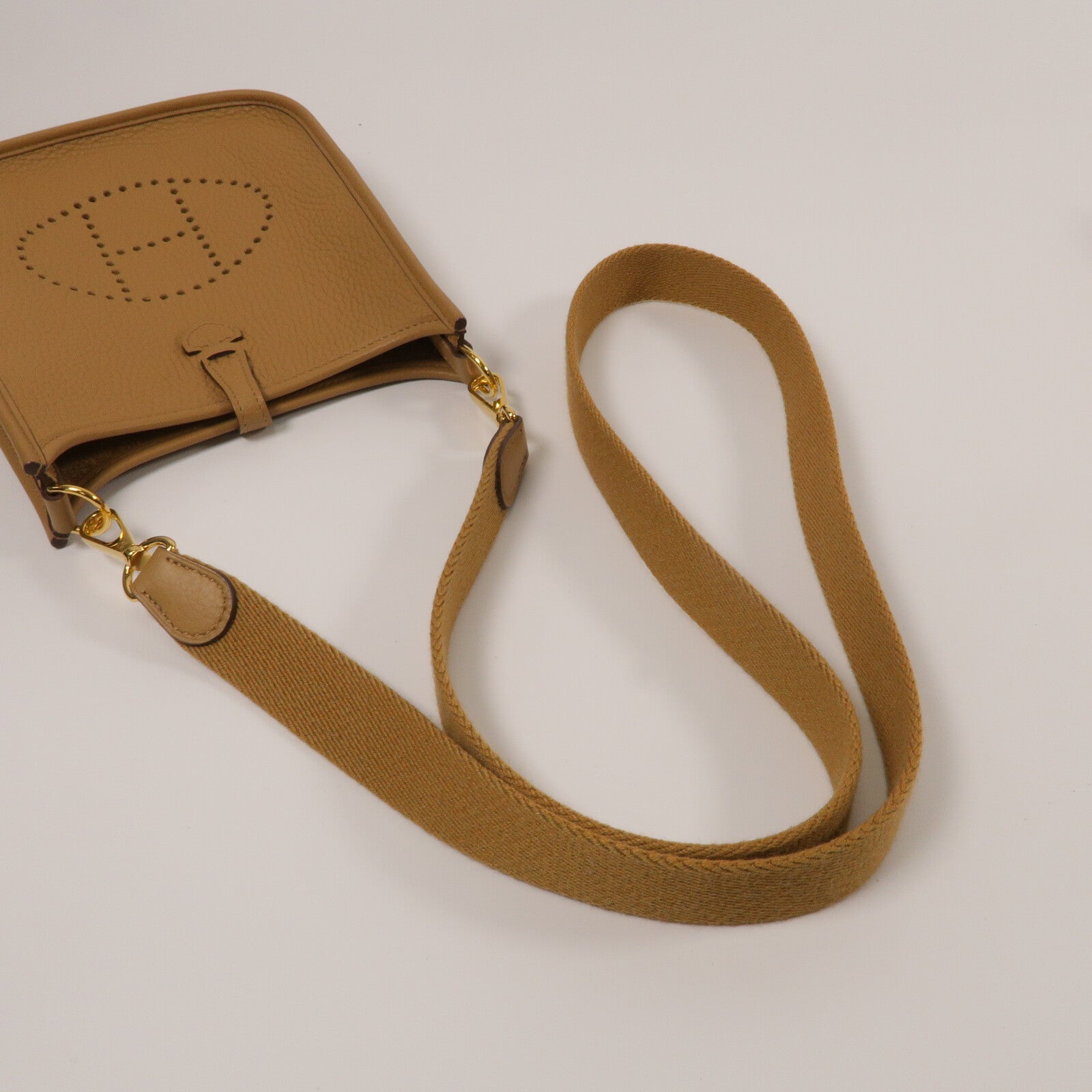 HERMES Clemence皮革Evelyne TPM肩背袋Biscuit