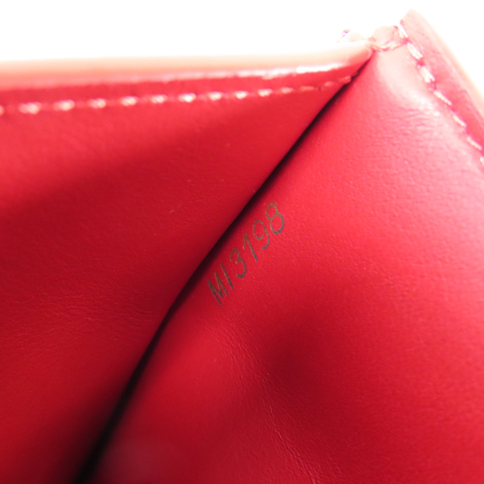 LOUIS VUITTON 牛皮皮革Capucines金扣錢包