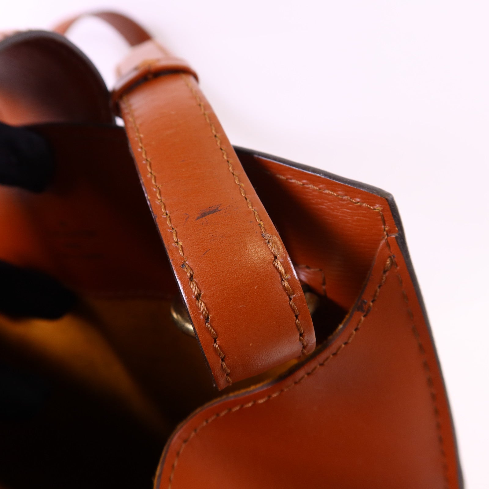 LOUIS VUITTON Epi Cluny金扣肩背袋