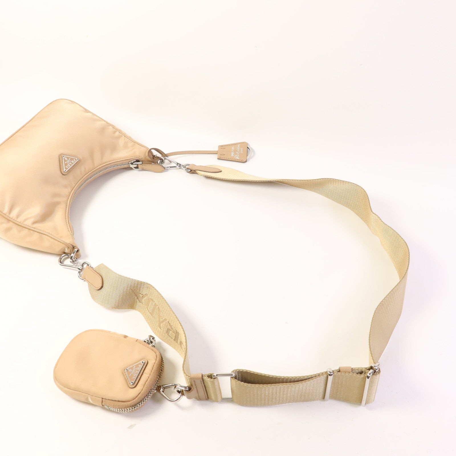 PRADA 尼龍Re-Edition 2005銀扣肩背袋