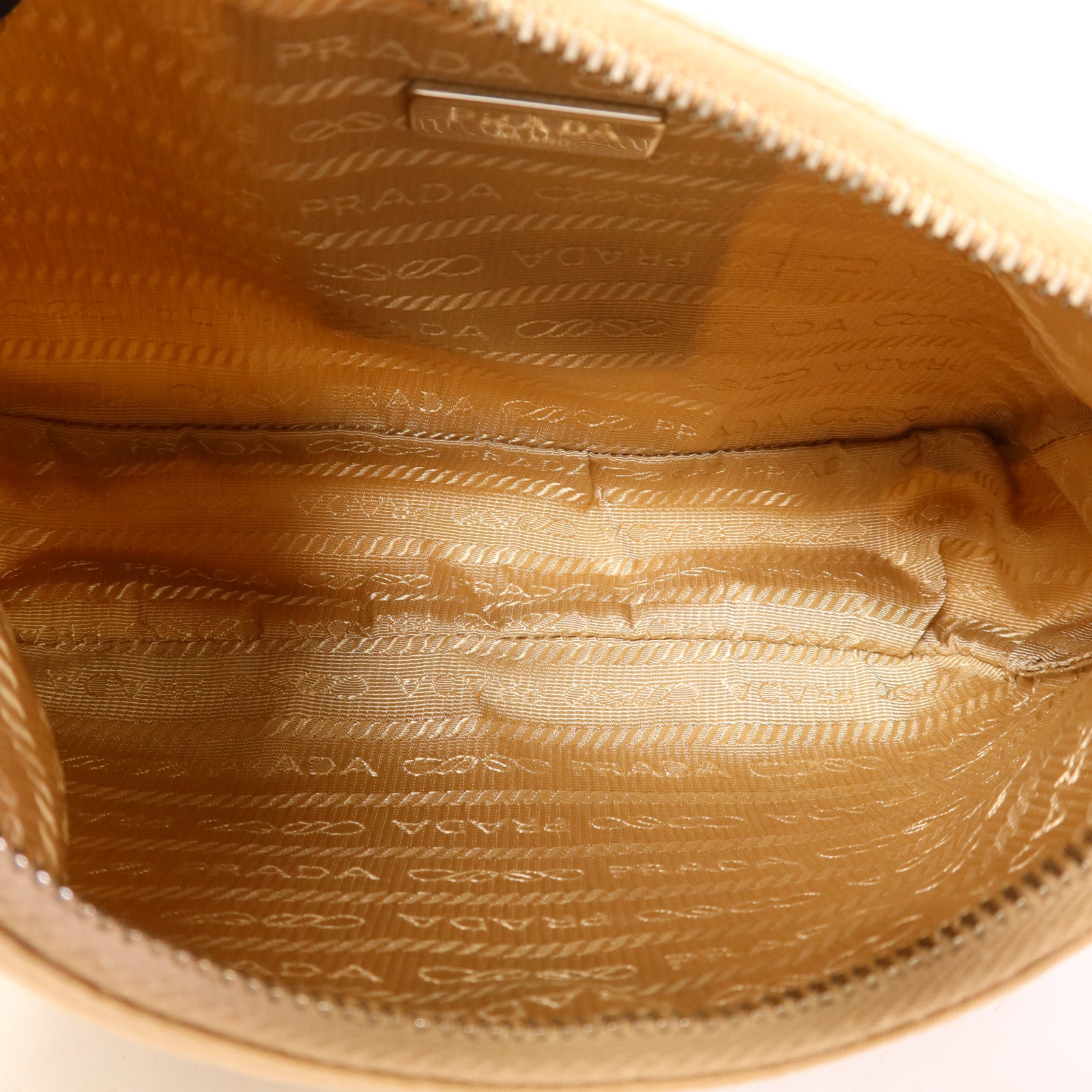 PRADA 尼龍Re-Edition 2005銀扣肩背袋