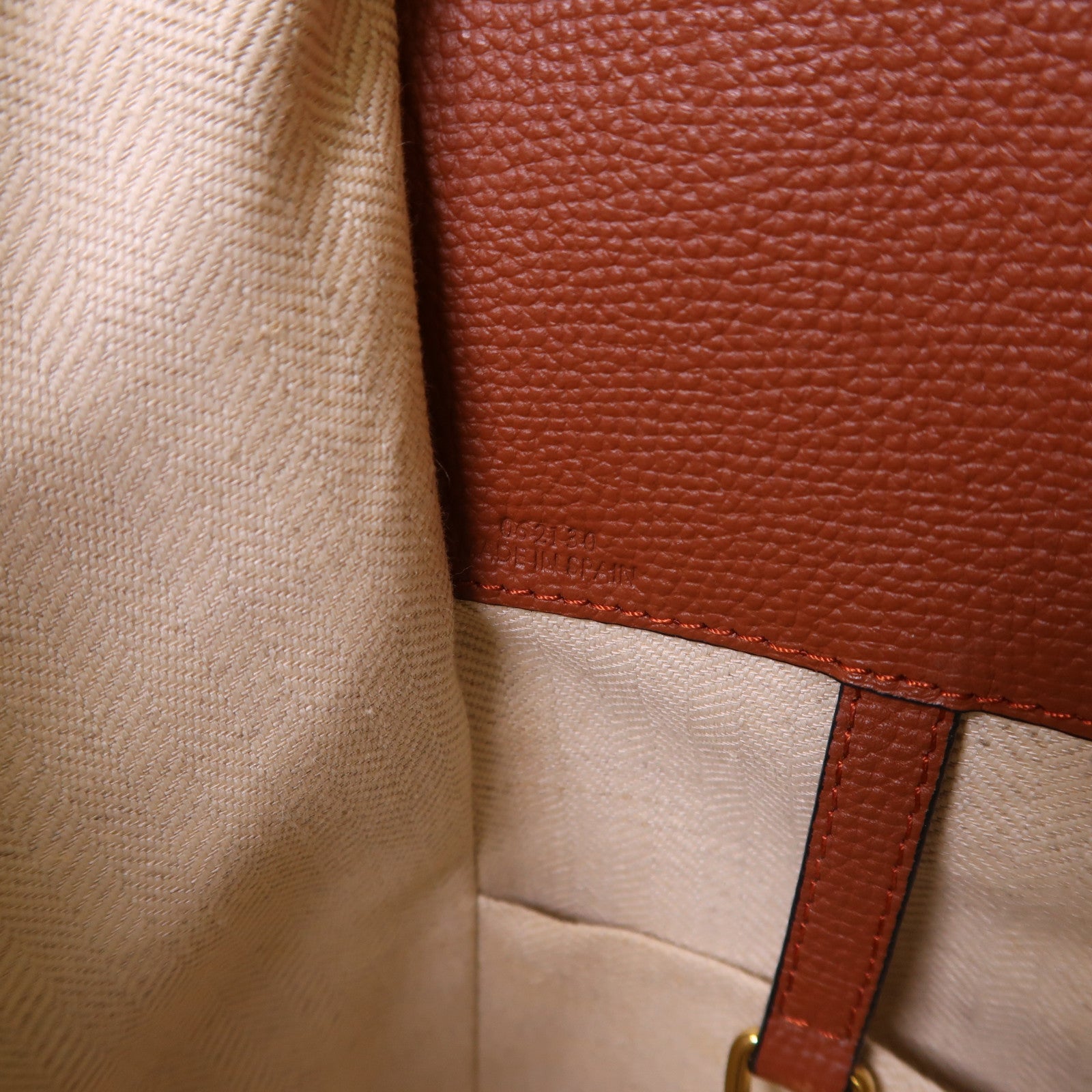 LOEWE 牛皮皮革Hammock Small金扣手挽肩背兩用袋