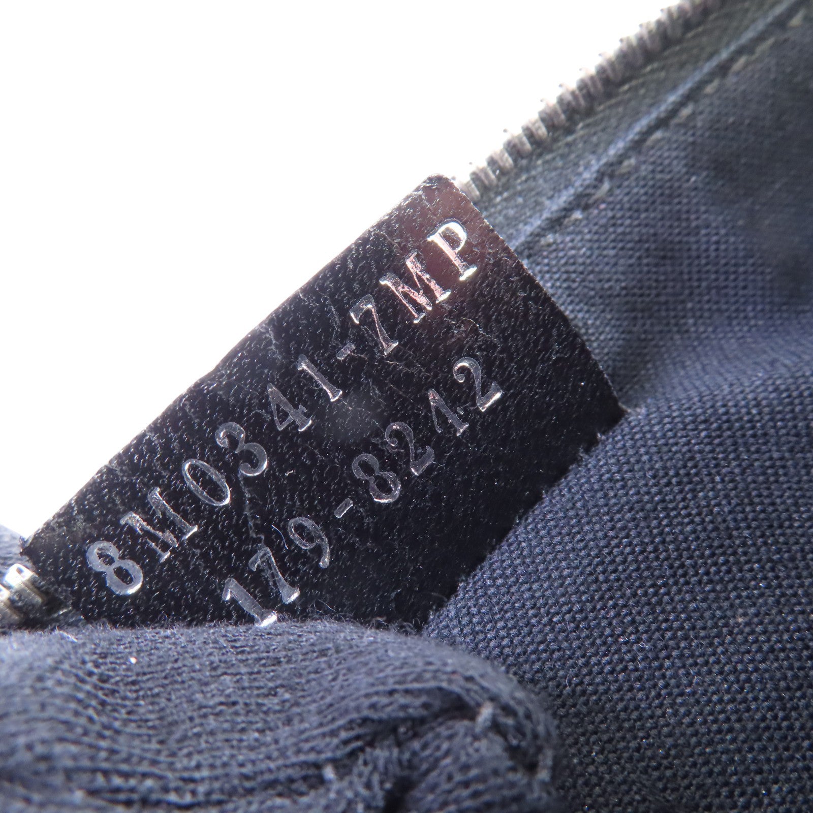 FENDI 【激減優惠】塗層皮革Studded Karlito Clutch Pouch銀扣手拿包