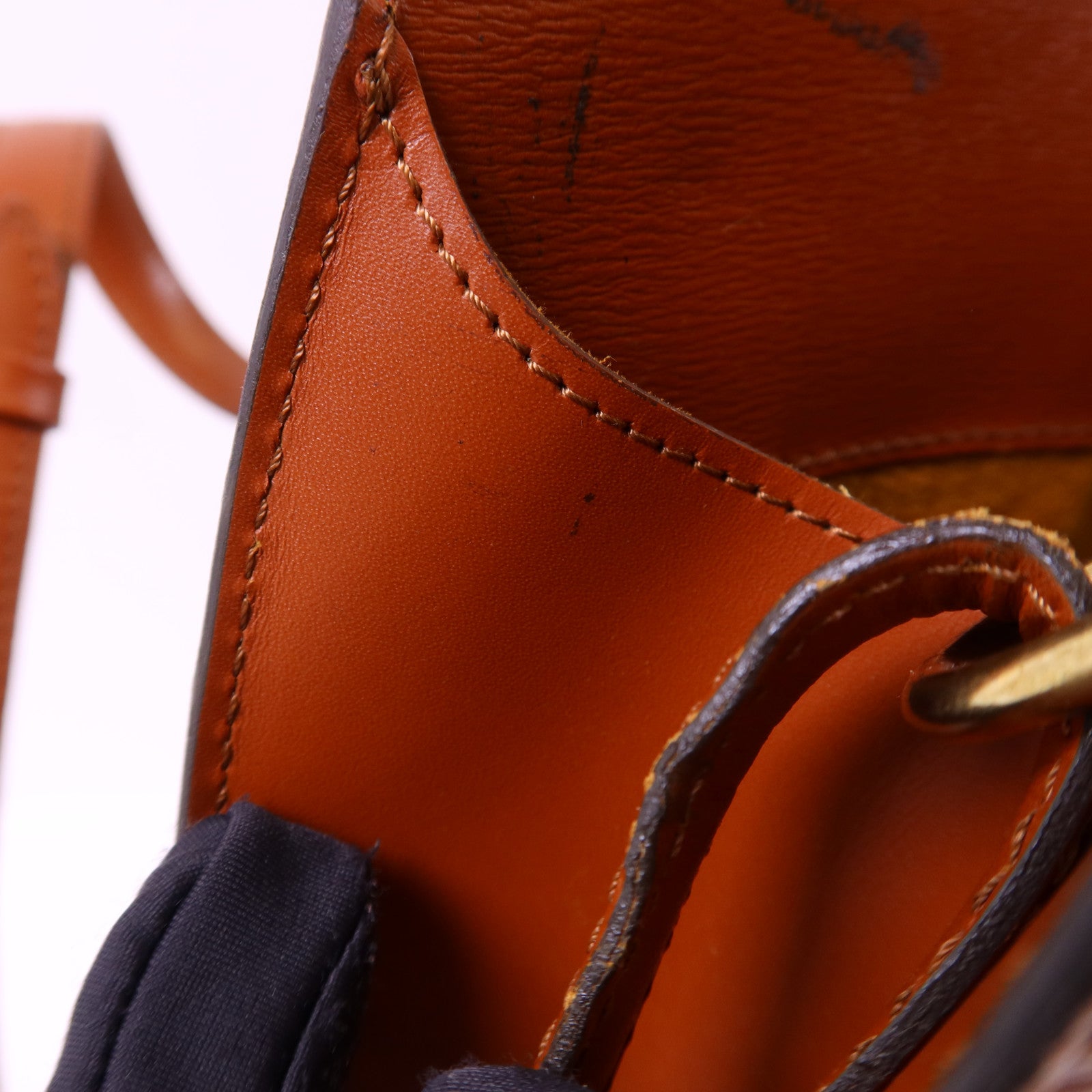 LOUIS VUITTON Epi Cluny金扣肩背袋