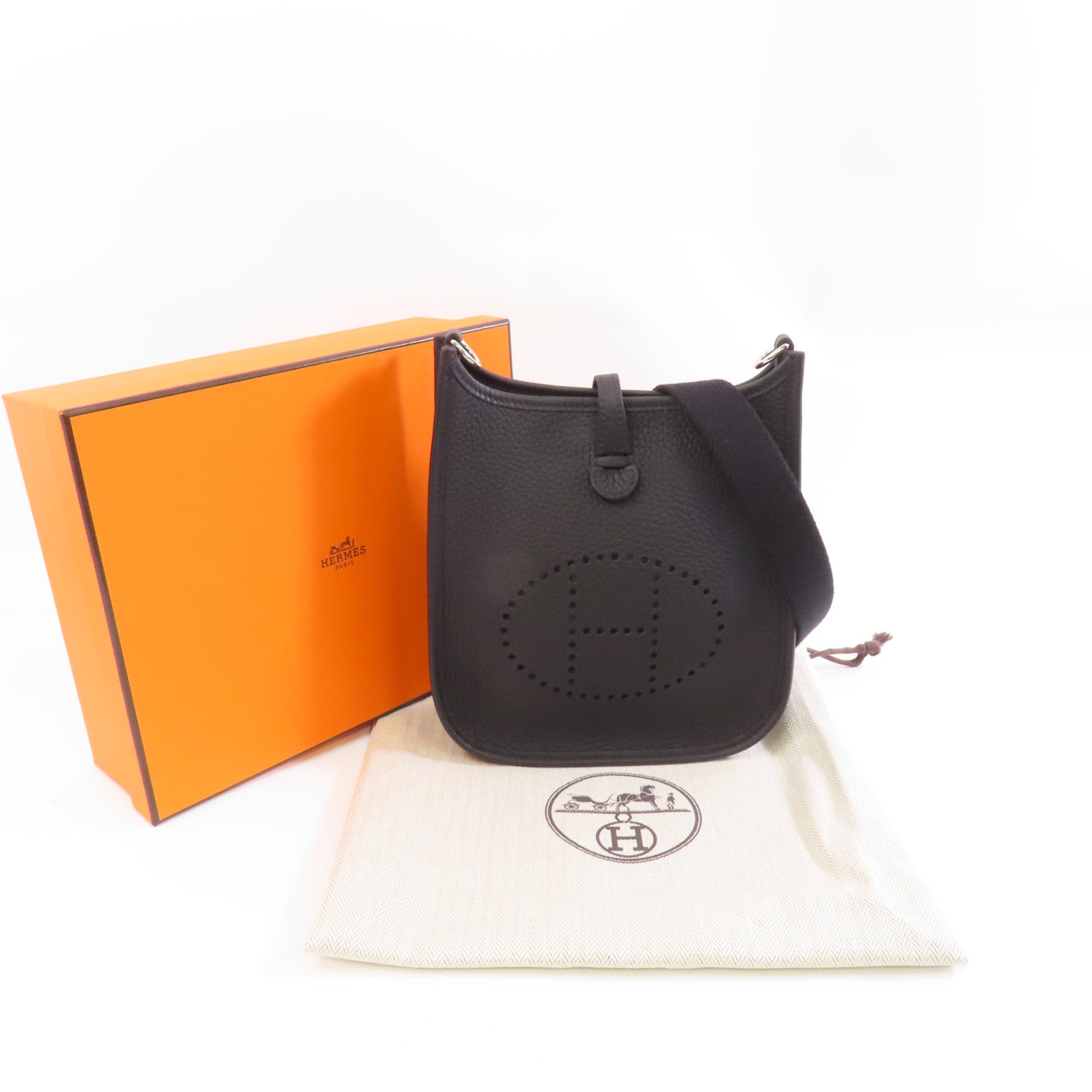 HERMES Clemence皮革Evelyne TPM銀扣肩背袋Noir/黑色