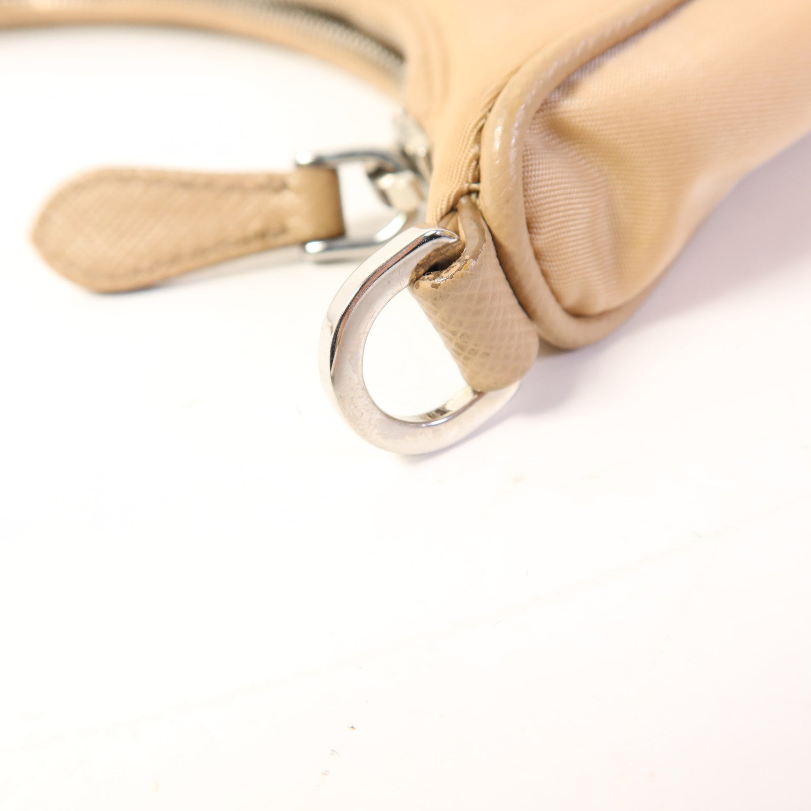 PRADA 尼龍Re-Edition 2005銀扣肩背袋