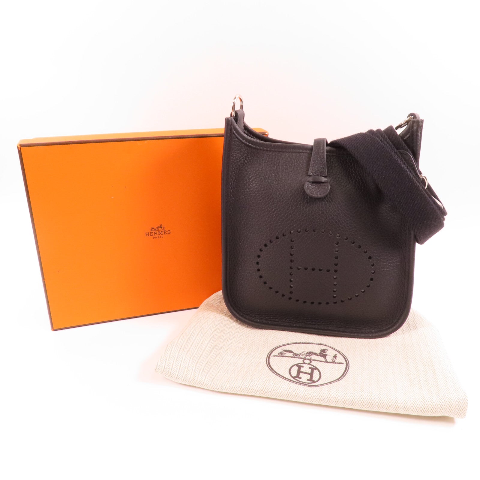 HERMES Clemence皮革Evelyne TPM銀扣肩背袋89 Noir