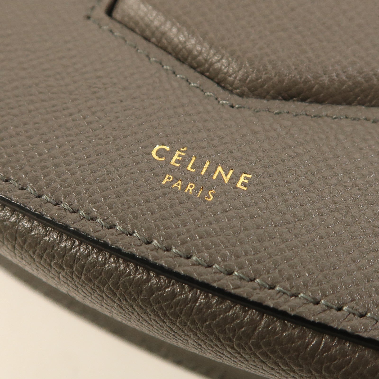 CELINE 牛皮皮革Trotteur金扣肩背袋