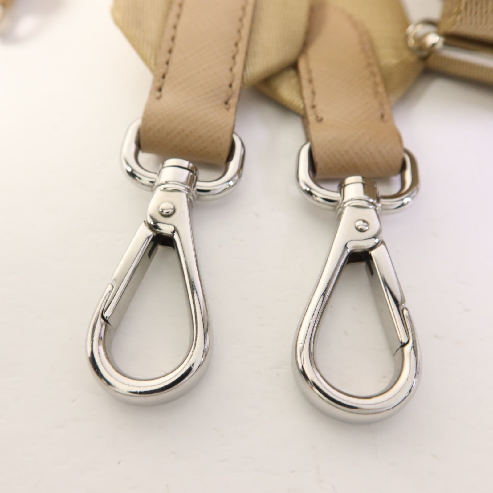 PRADA 尼龍Re-Edition 2005銀扣肩背袋