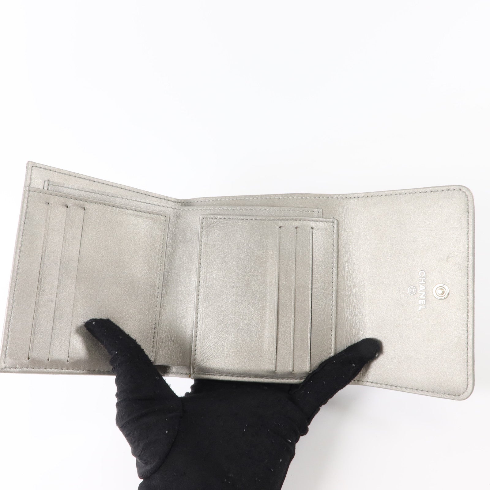 CHANEL 牛皮皮革Trifold Wallet銀扣錢包