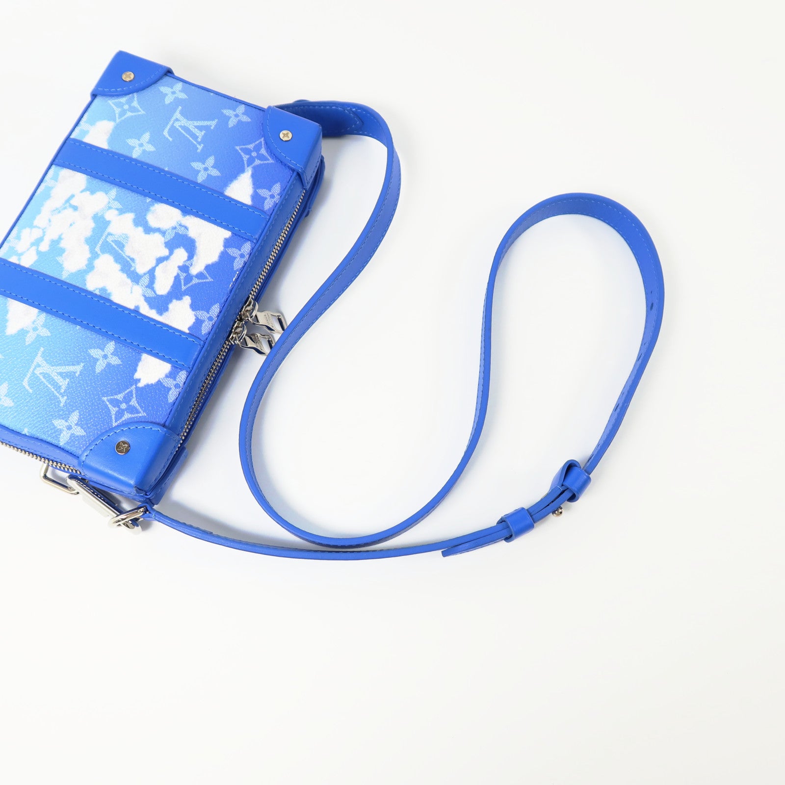 LOUIS VUITTON Monogram Clouds Soft Trunk Wallet銀扣肩背袋