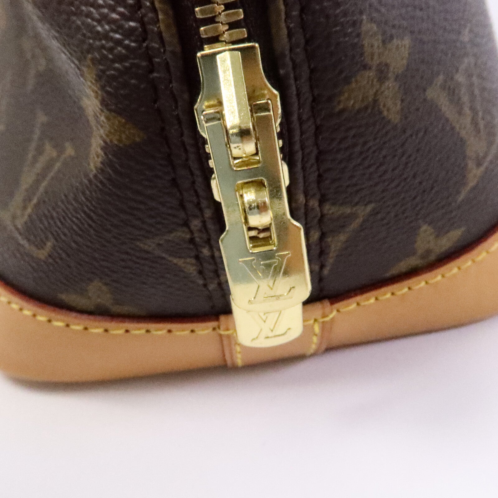 LOUIS VUITTON Monogram Alma金扣手挽袋