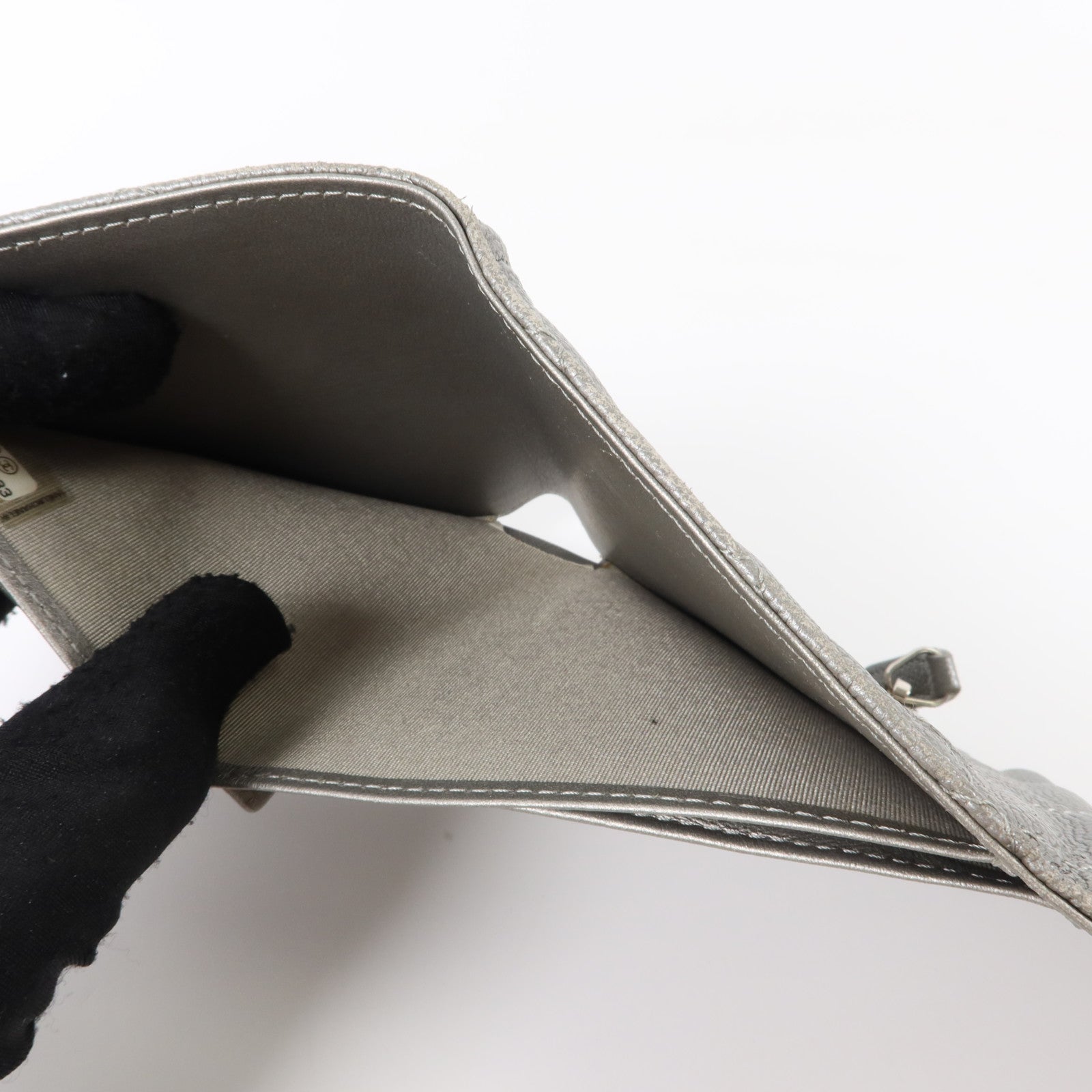 CHANEL 牛皮皮革Trifold Wallet銀扣錢包