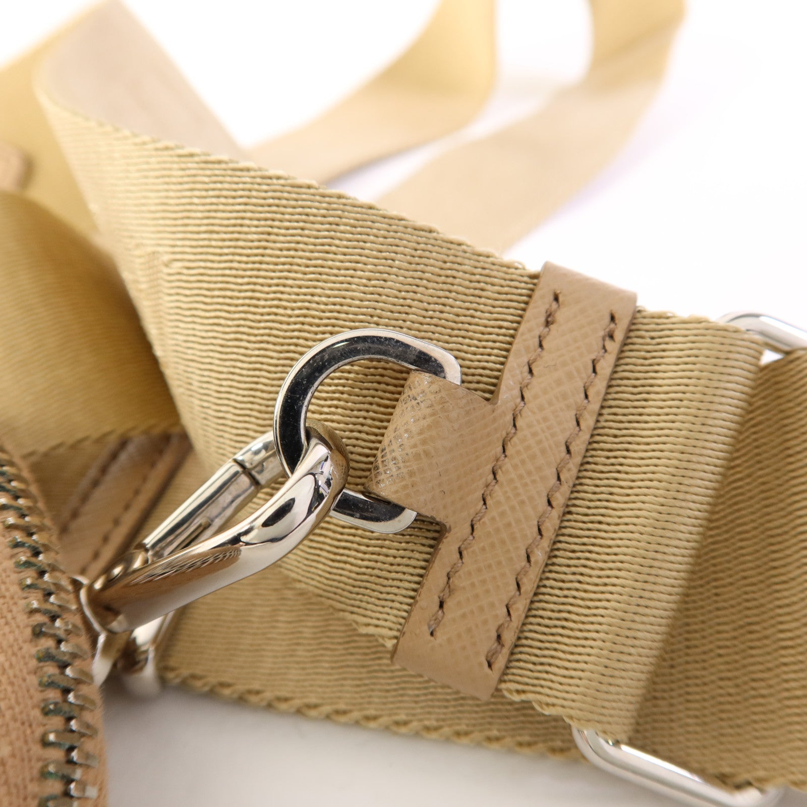 PRADA 尼龍Re-Edition 2005銀扣肩背袋