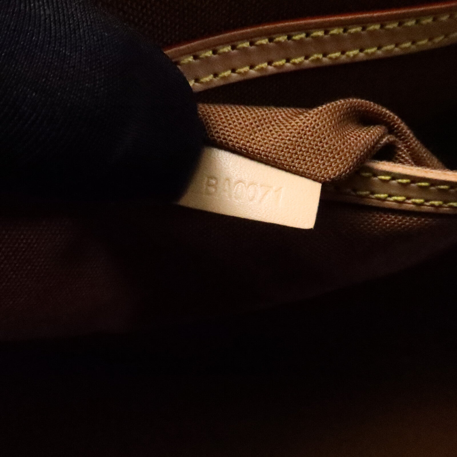 LOUIS VUITTON Monogram Alma金扣手挽袋