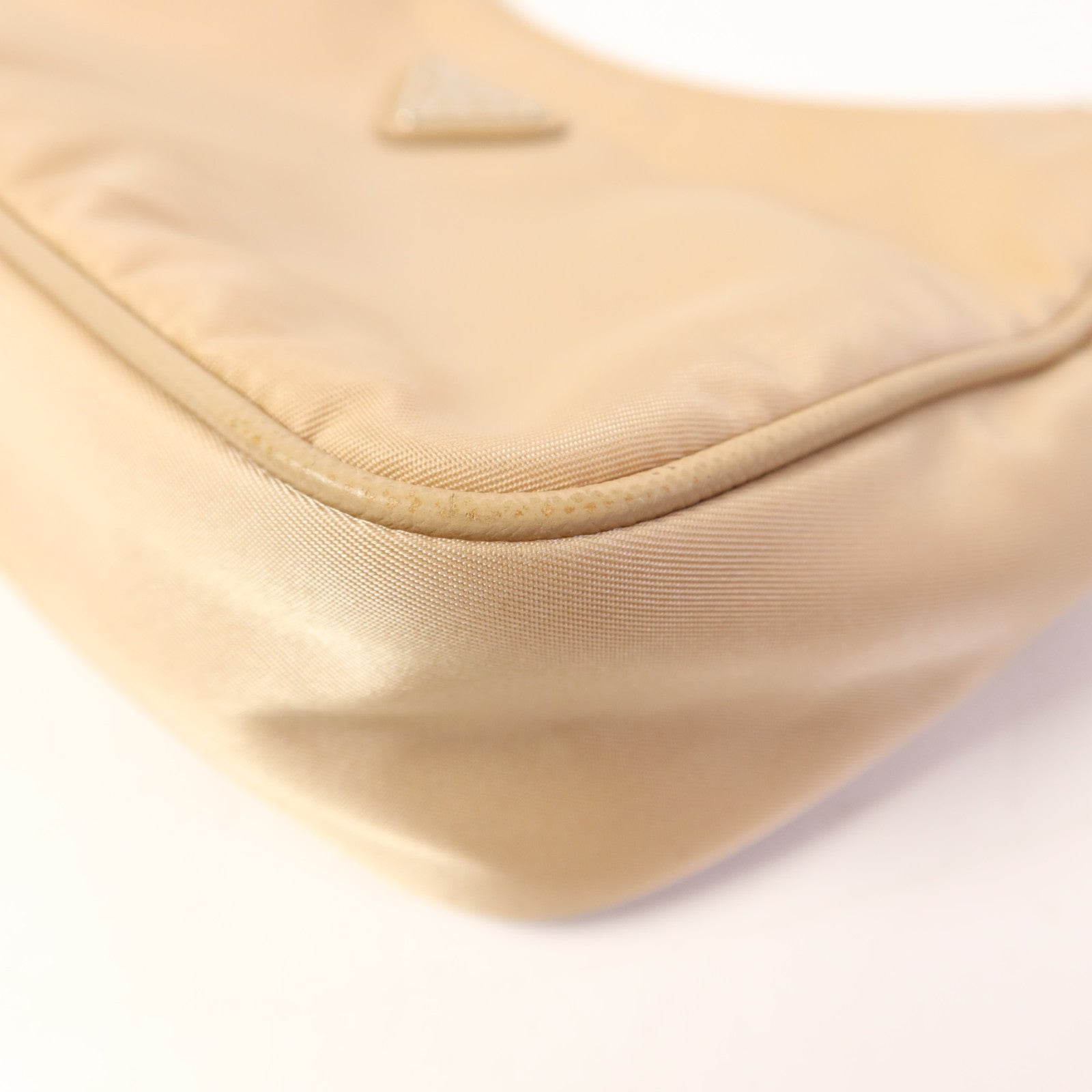 PRADA 尼龍Re-Edition 2005銀扣肩背袋