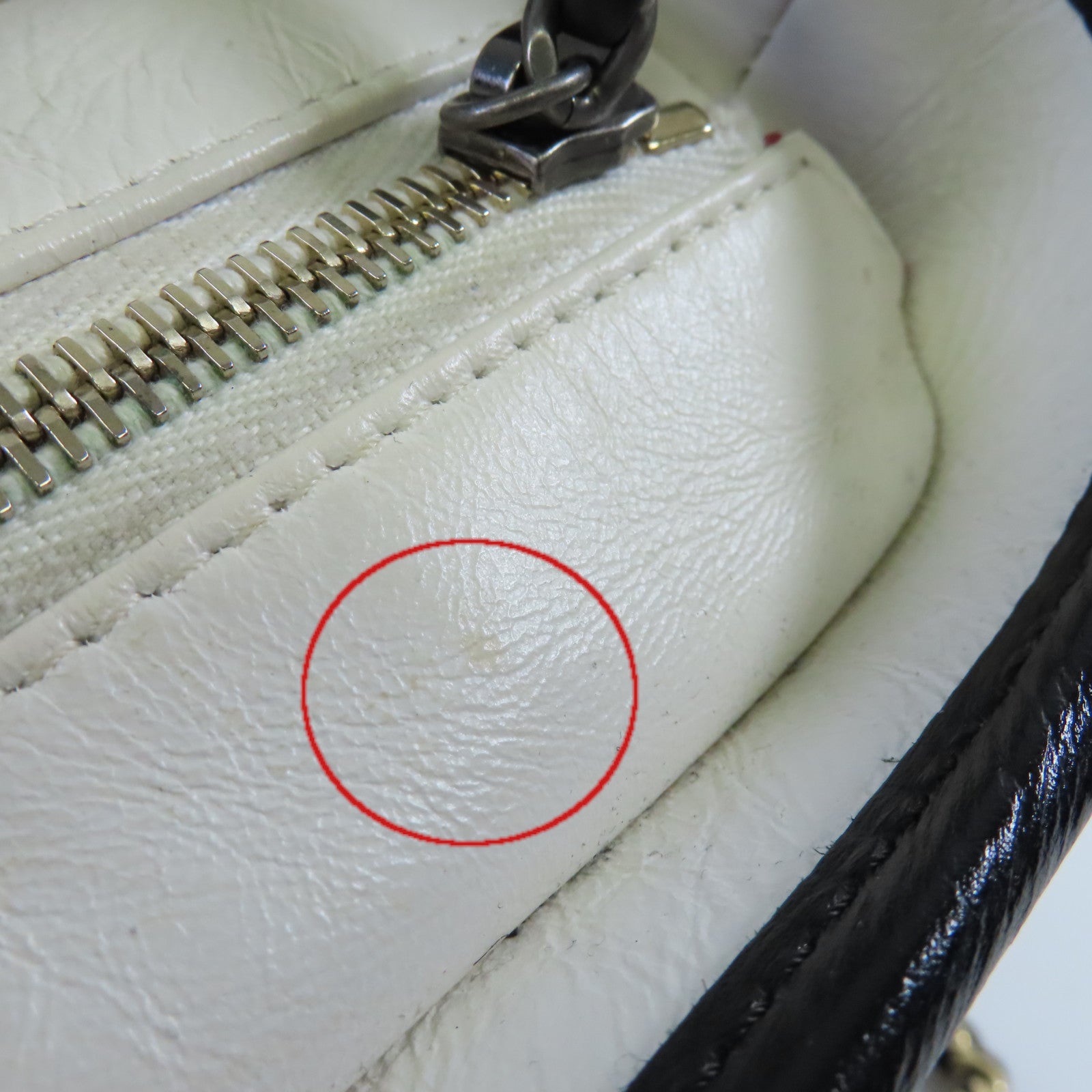 CHANEL **【激減優惠】菱格Gabrielle Medium Chain Shoulder Bag金扣鏈帶肩背袋白色/黑色