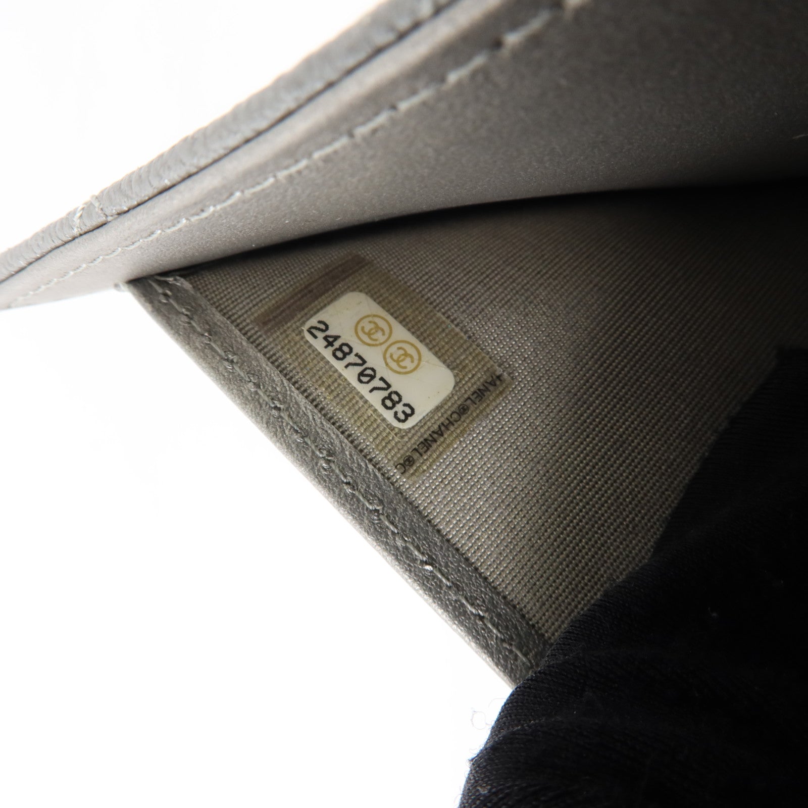 CHANEL 牛皮皮革Trifold Wallet銀扣錢包