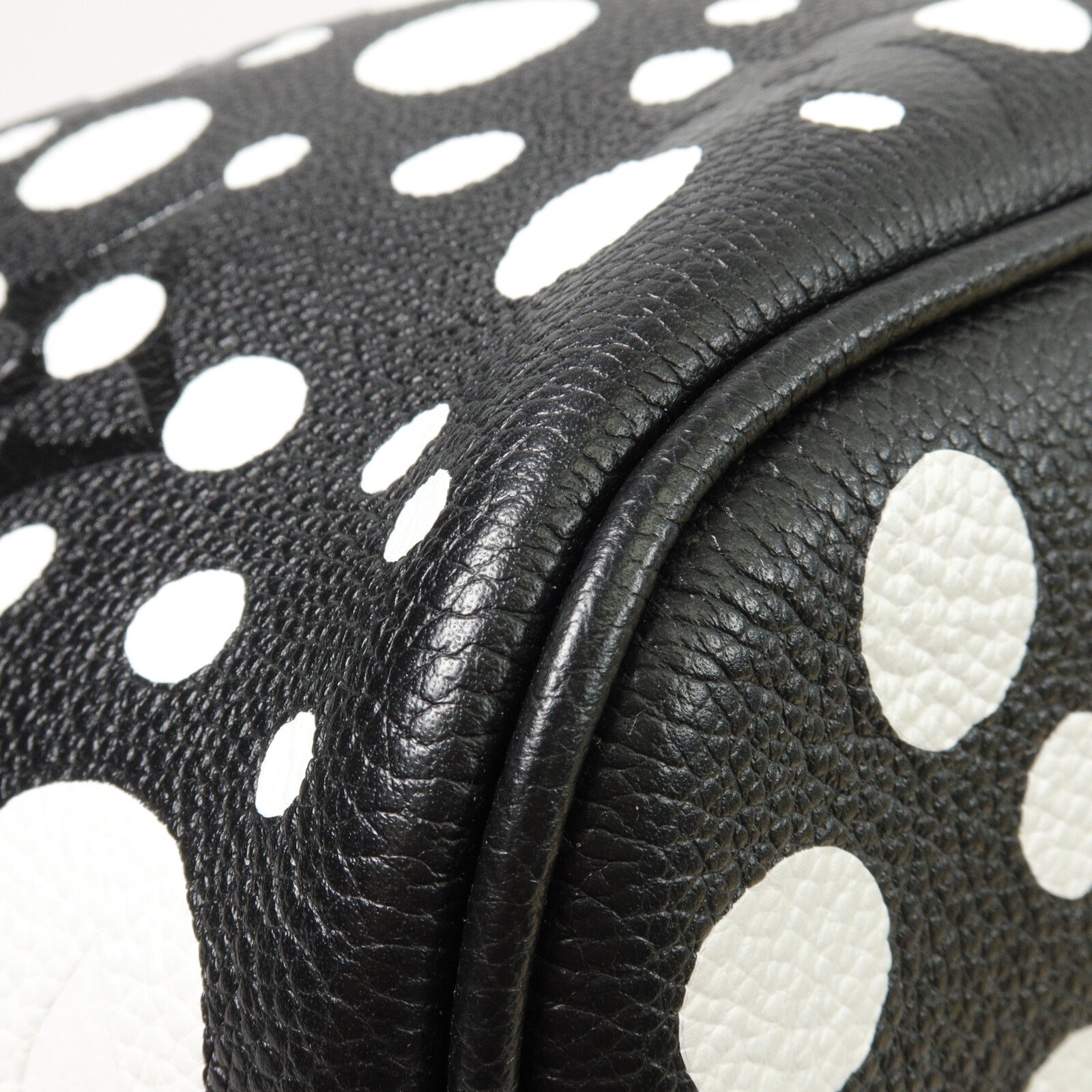LOUIS VUITTON Monogram Empreinte LV x YK Marshmallow Bag手挽袋