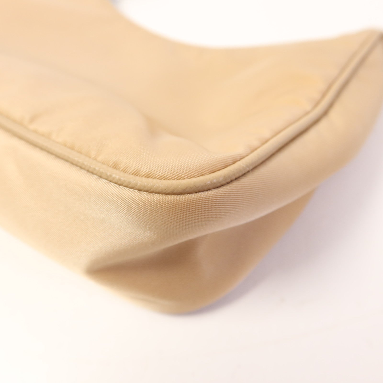 PRADA 尼龍Re-Edition 2005銀扣肩背袋