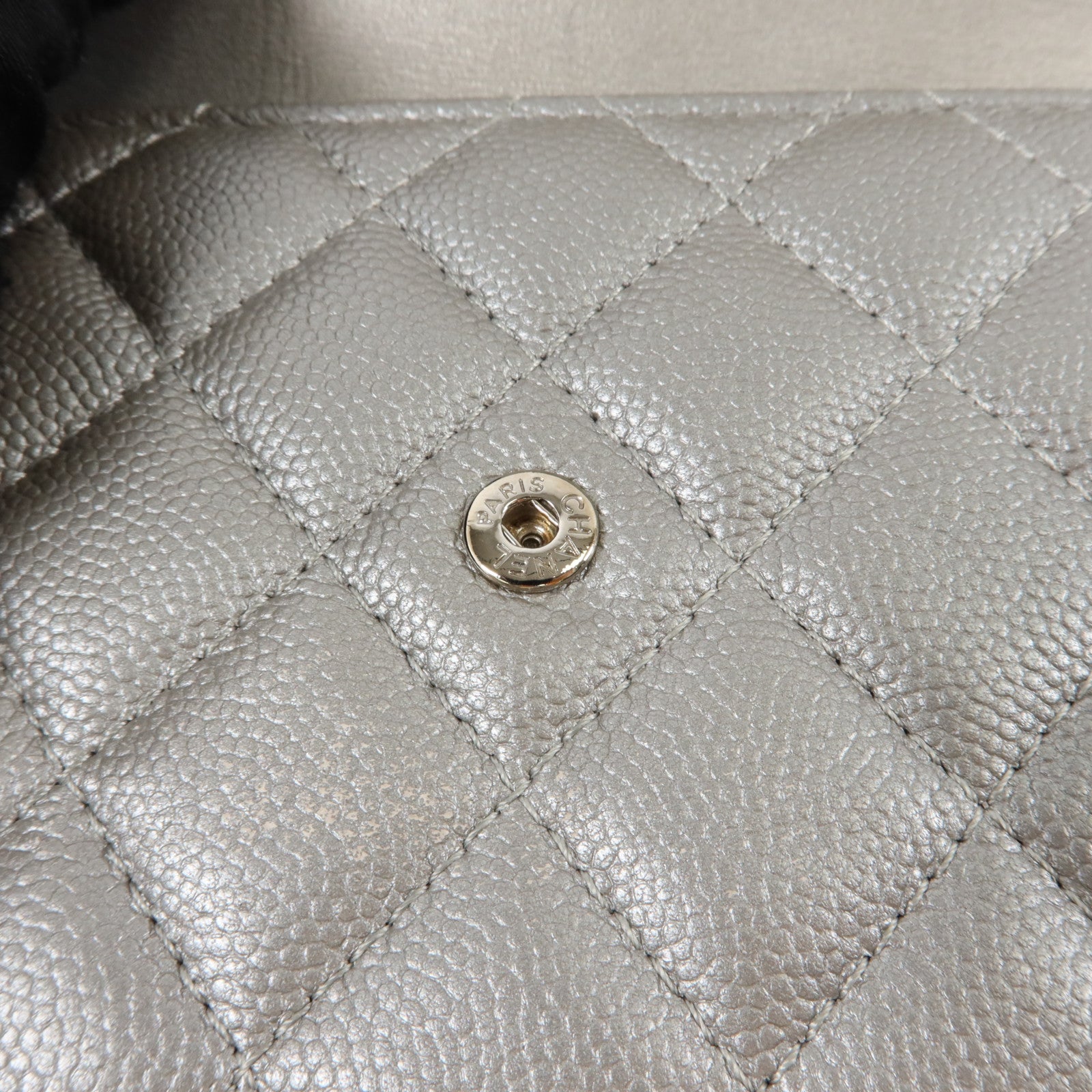 CHANEL 牛皮皮革Trifold Wallet銀扣錢包