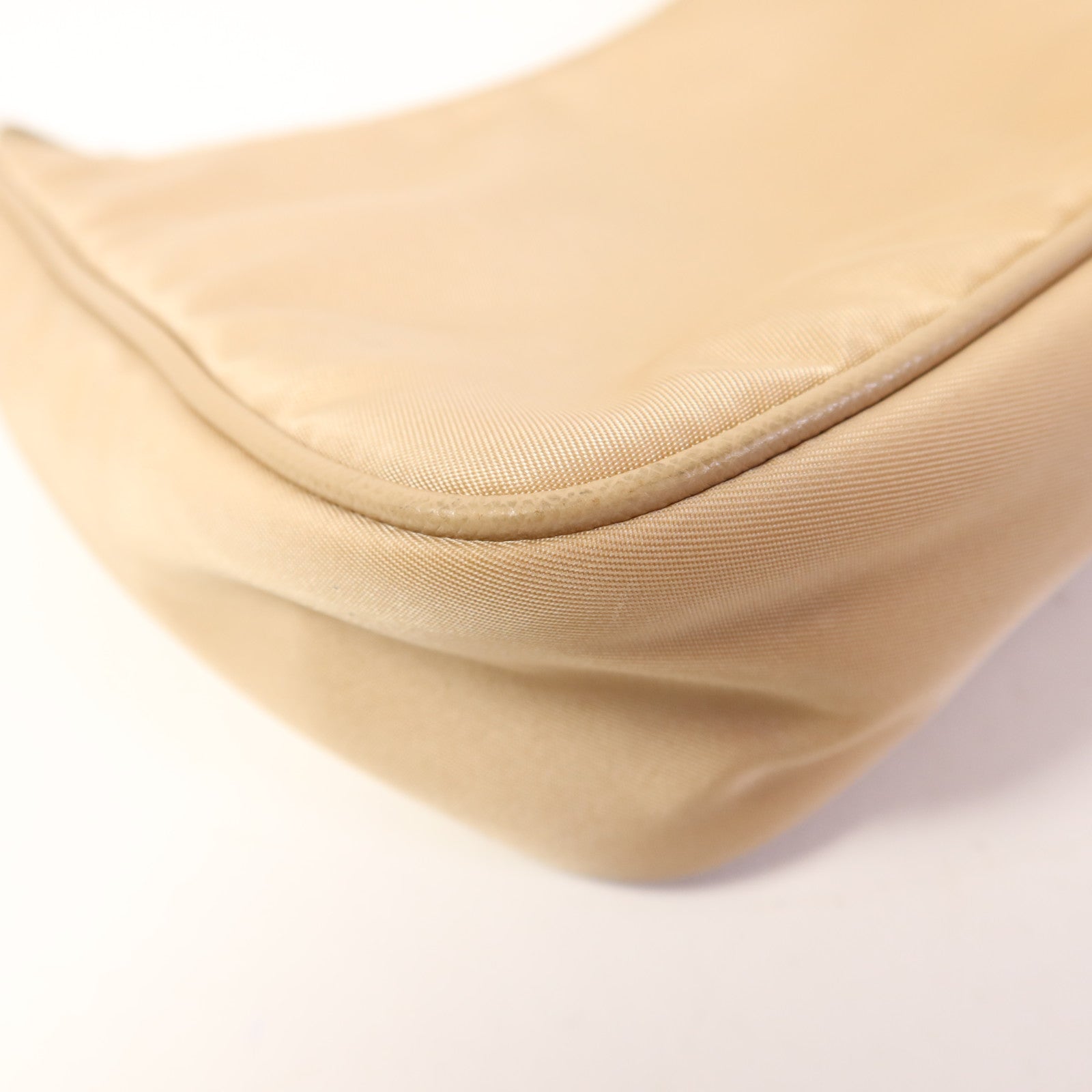 PRADA 尼龍Re-Edition 2005銀扣肩背袋