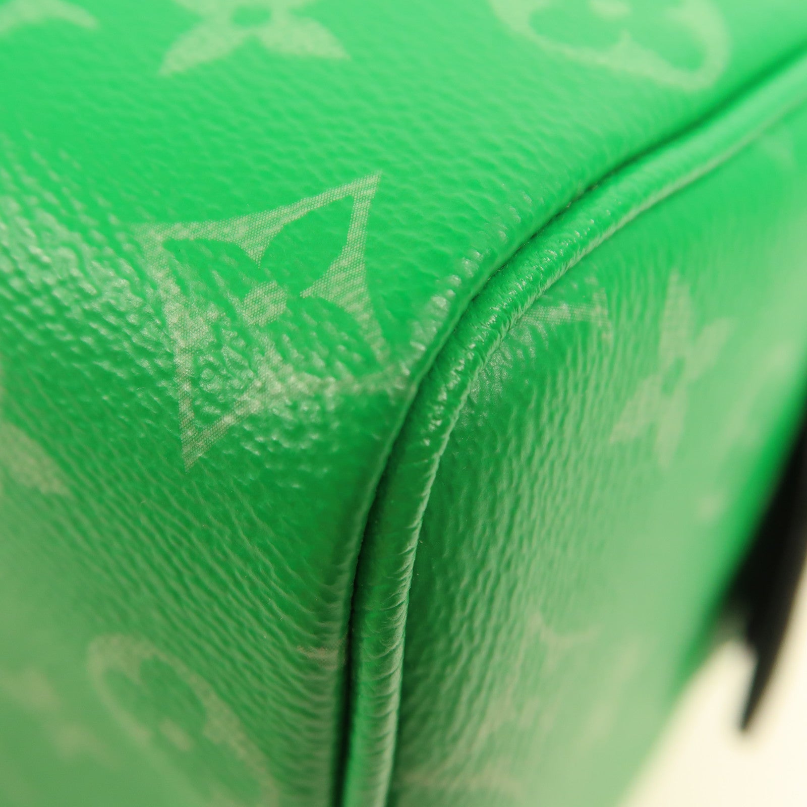 LOUIS VUITTON Taigarama Dopp Kit Cactus銀扣手拿包