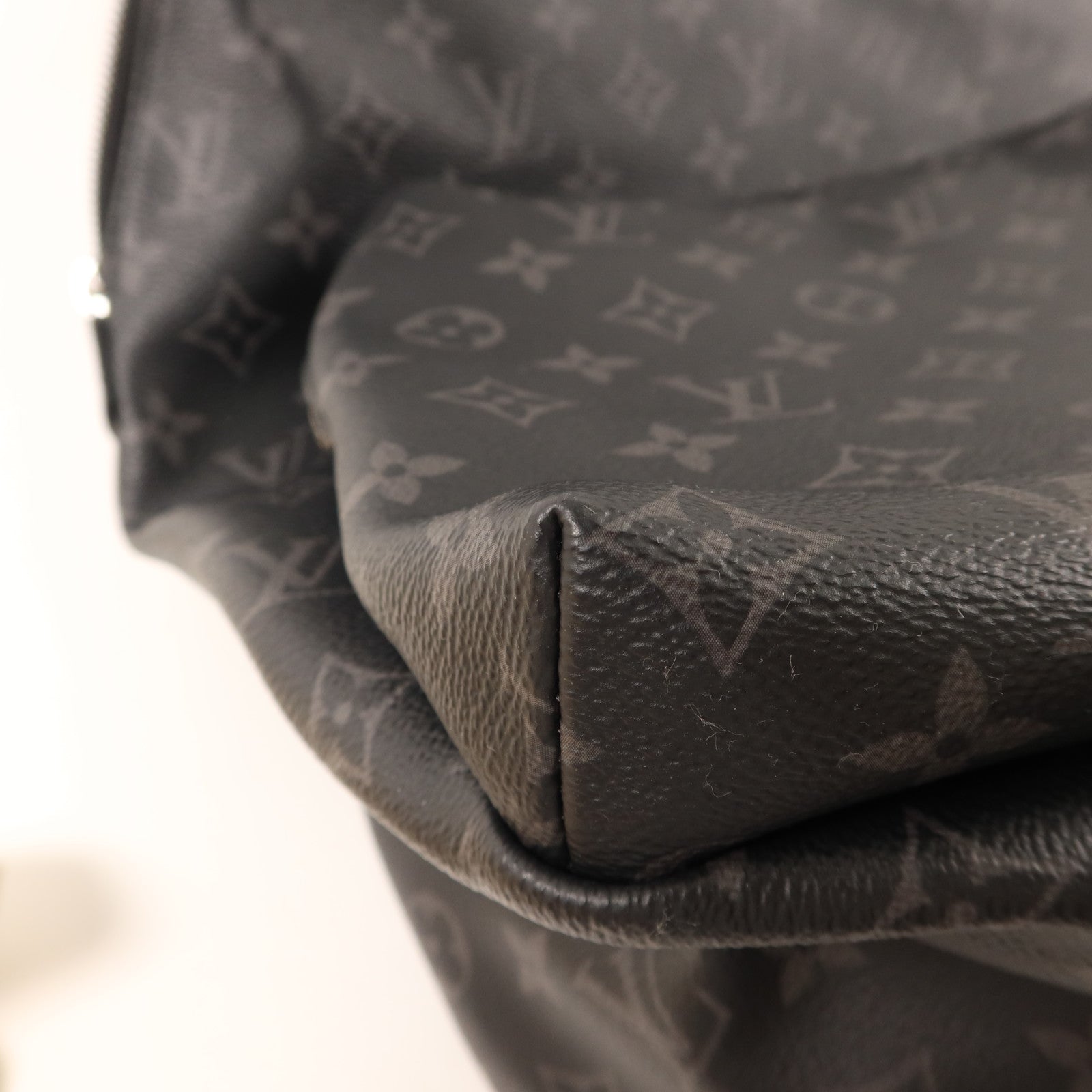 LOUIS VUITTON Monogram Eclipse Discovery PM銀扣背包