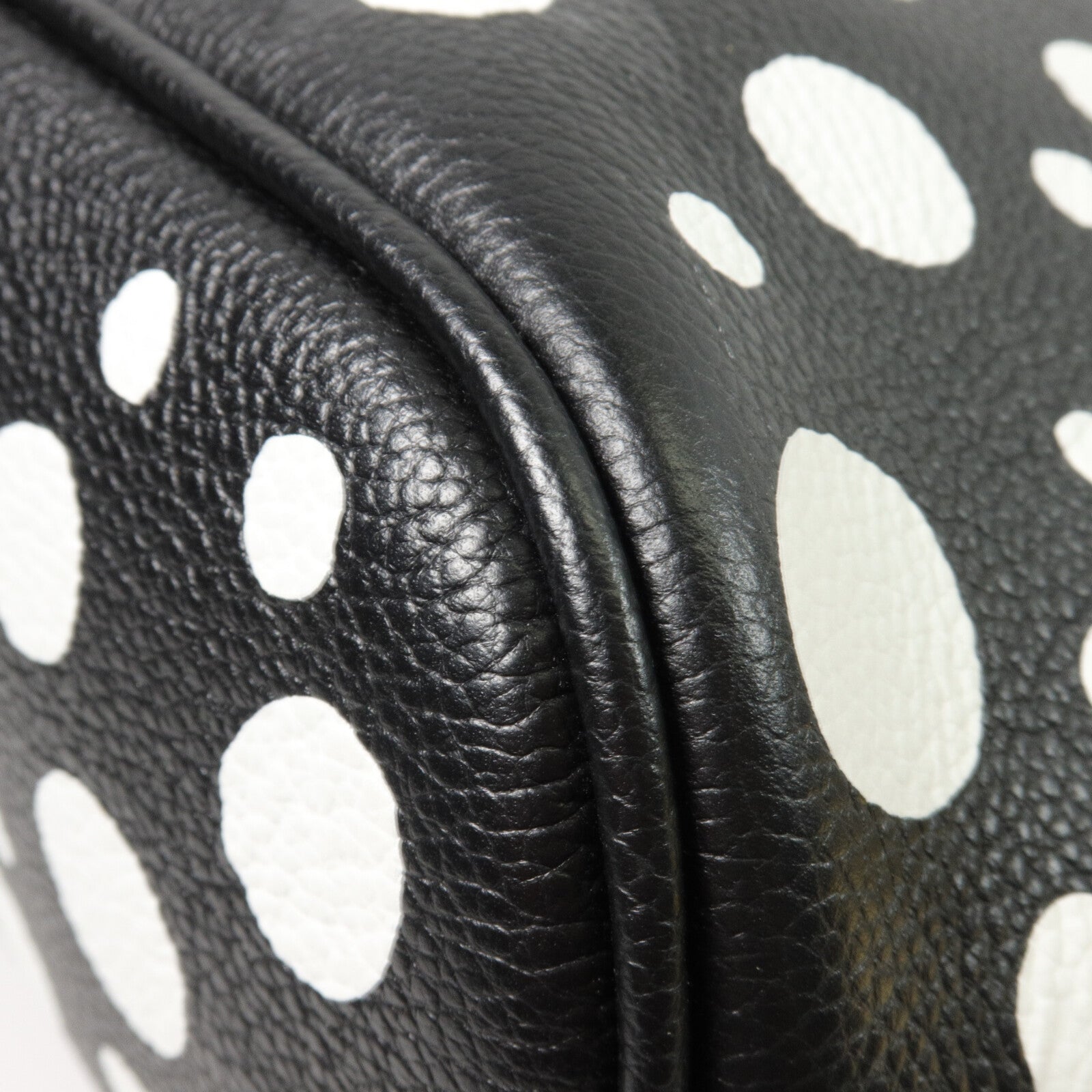 LOUIS VUITTON Monogram Empreinte LV x YK Marshmallow Bag手挽袋