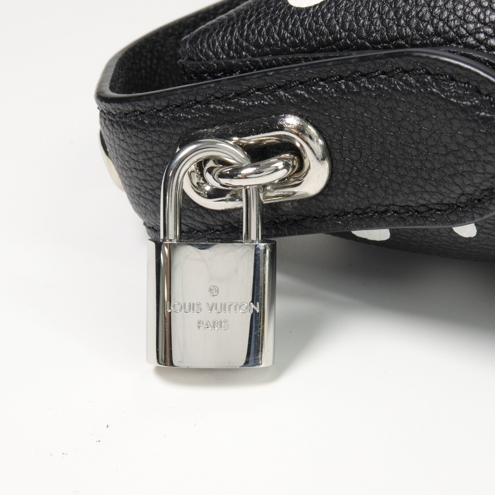 LOUIS VUITTON Monogram Empreinte LV x YK Marshmallow Bag手挽袋