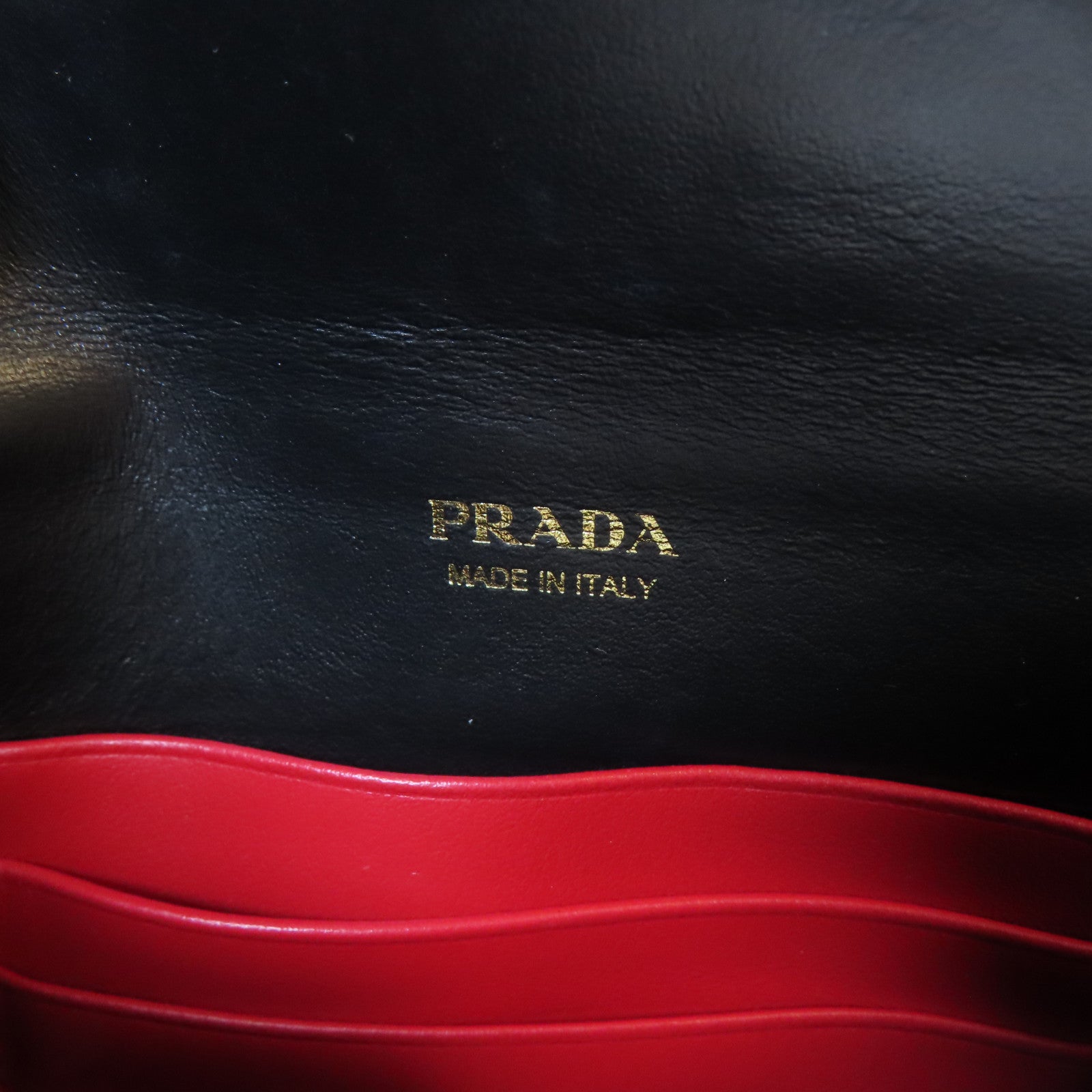 PRADA 牛皮皮革Long wallet金扣長錢包黑色
