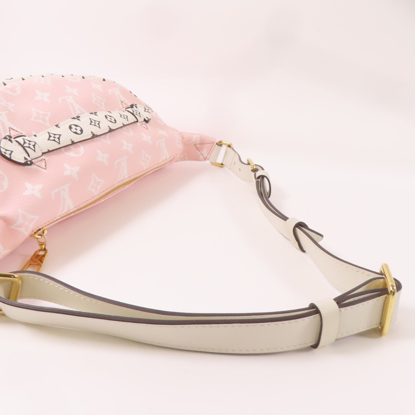 LOUIS VUITTON Monogram Giant Bum Bag金扣腰包紅色/粉紅色/白色