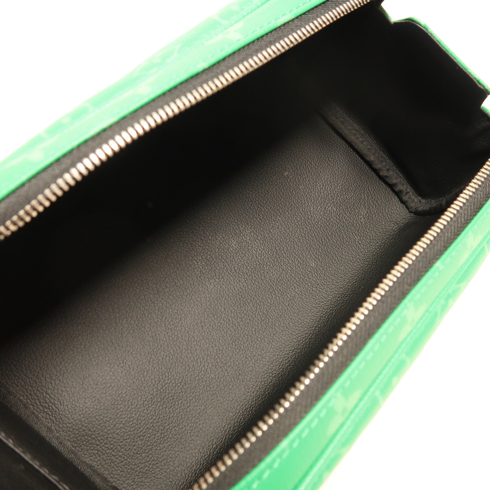 LOUIS VUITTON Taigarama Dopp Kit Cactus銀扣手拿包