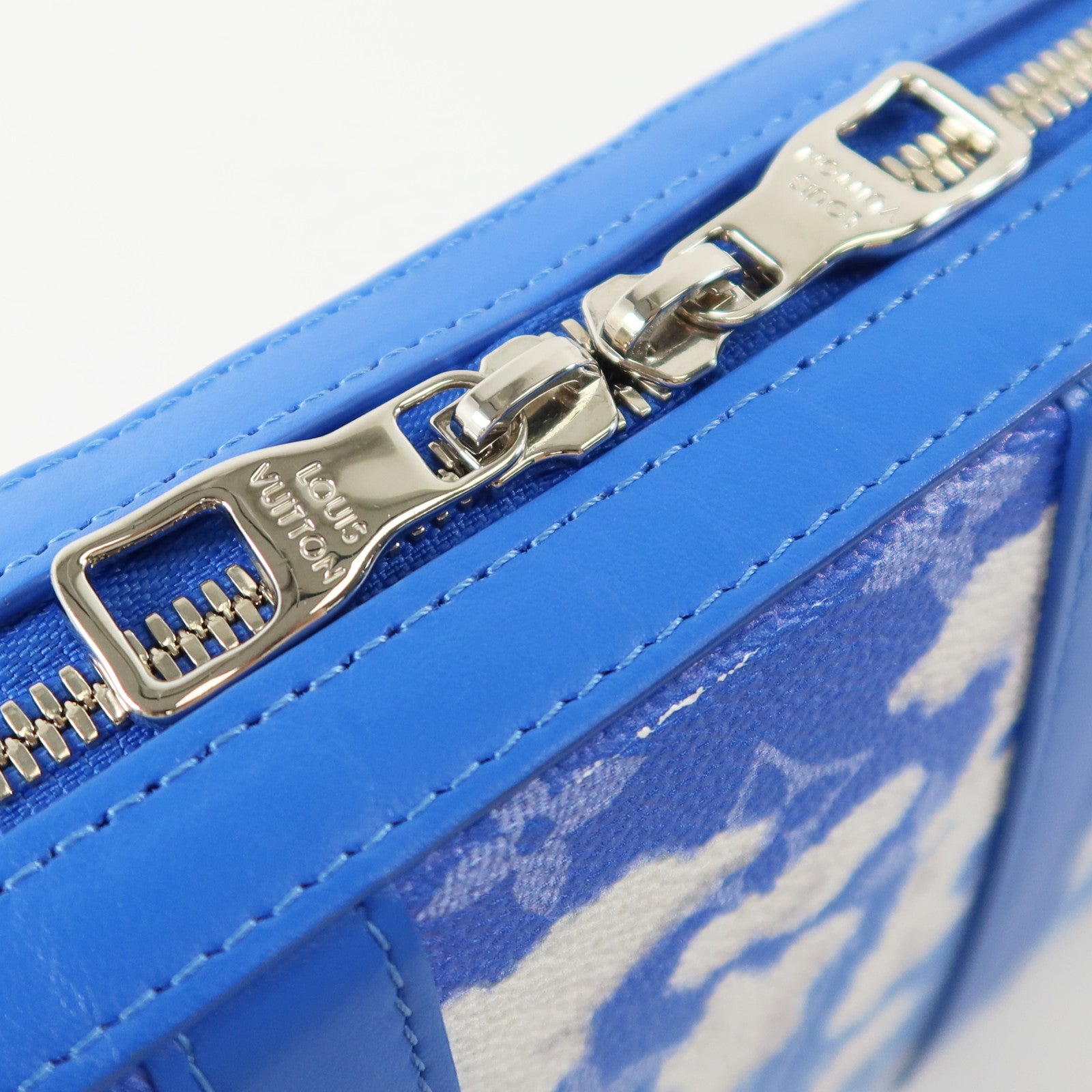 LOUIS VUITTON Monogram Clouds Soft Trunk Wallet銀扣肩背袋