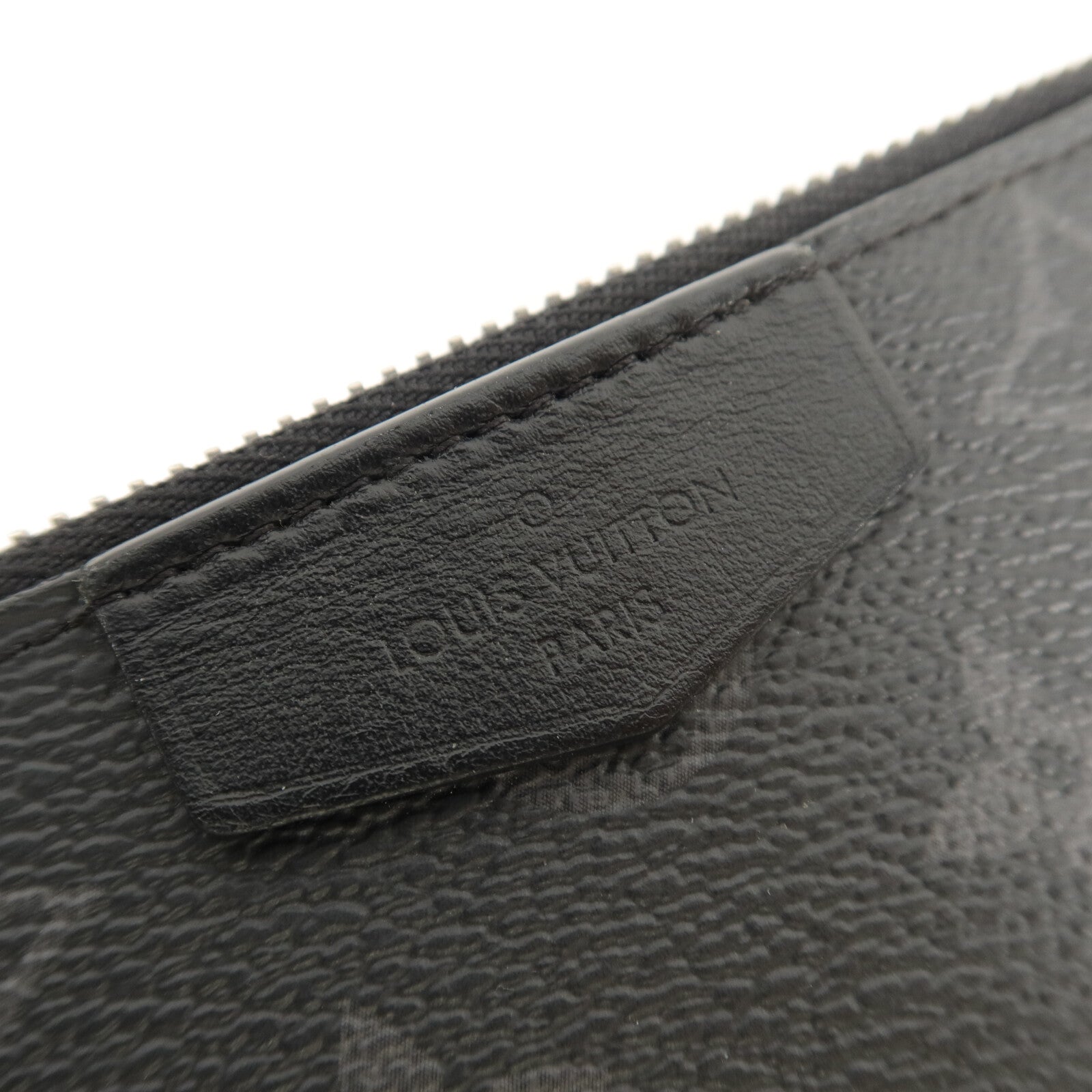 LOUIS VUITTON Monogram Eclipse Alpha肩背袋
