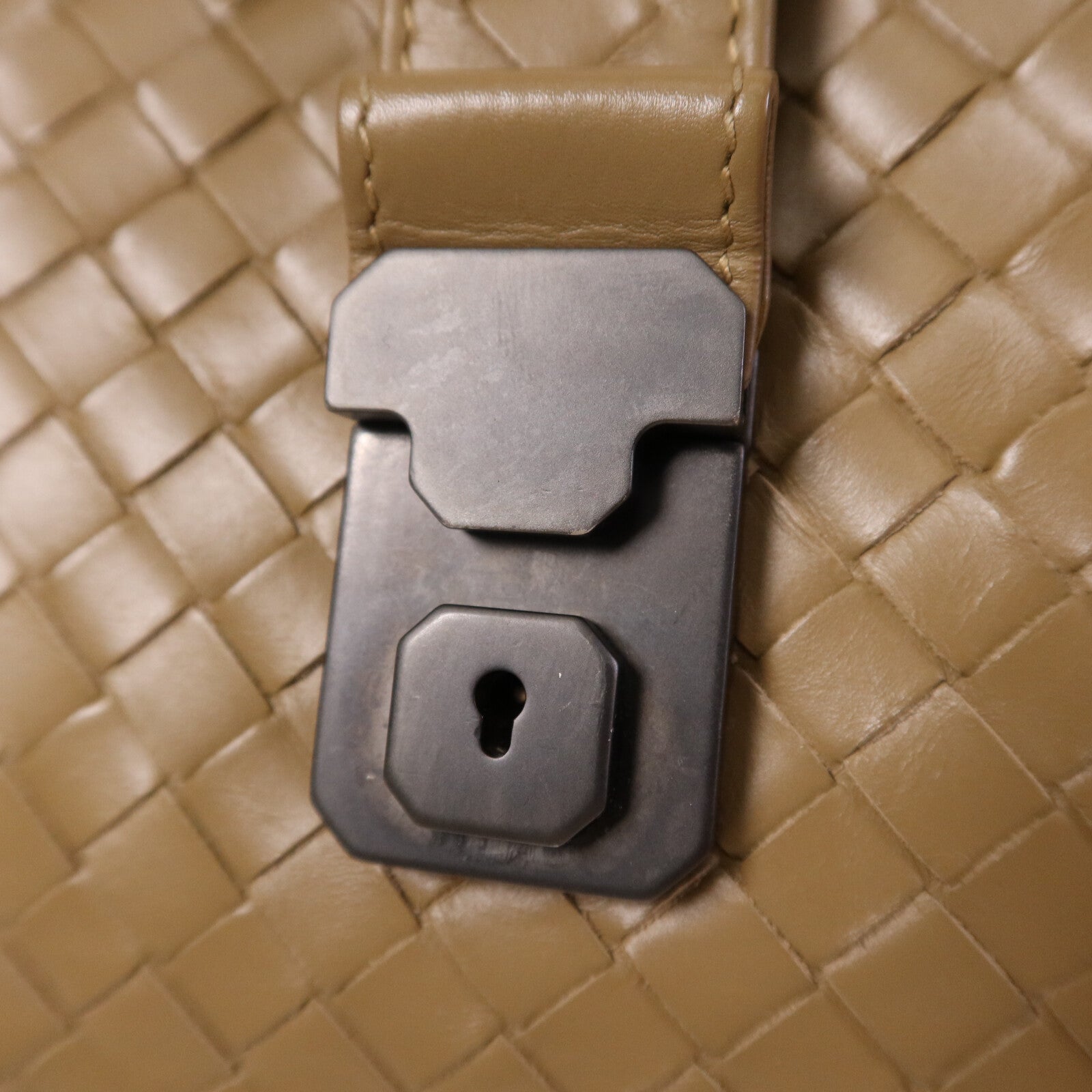 BOTTEGA VENETA 牛皮皮革Intrecciato Roma Medium手挽袋
