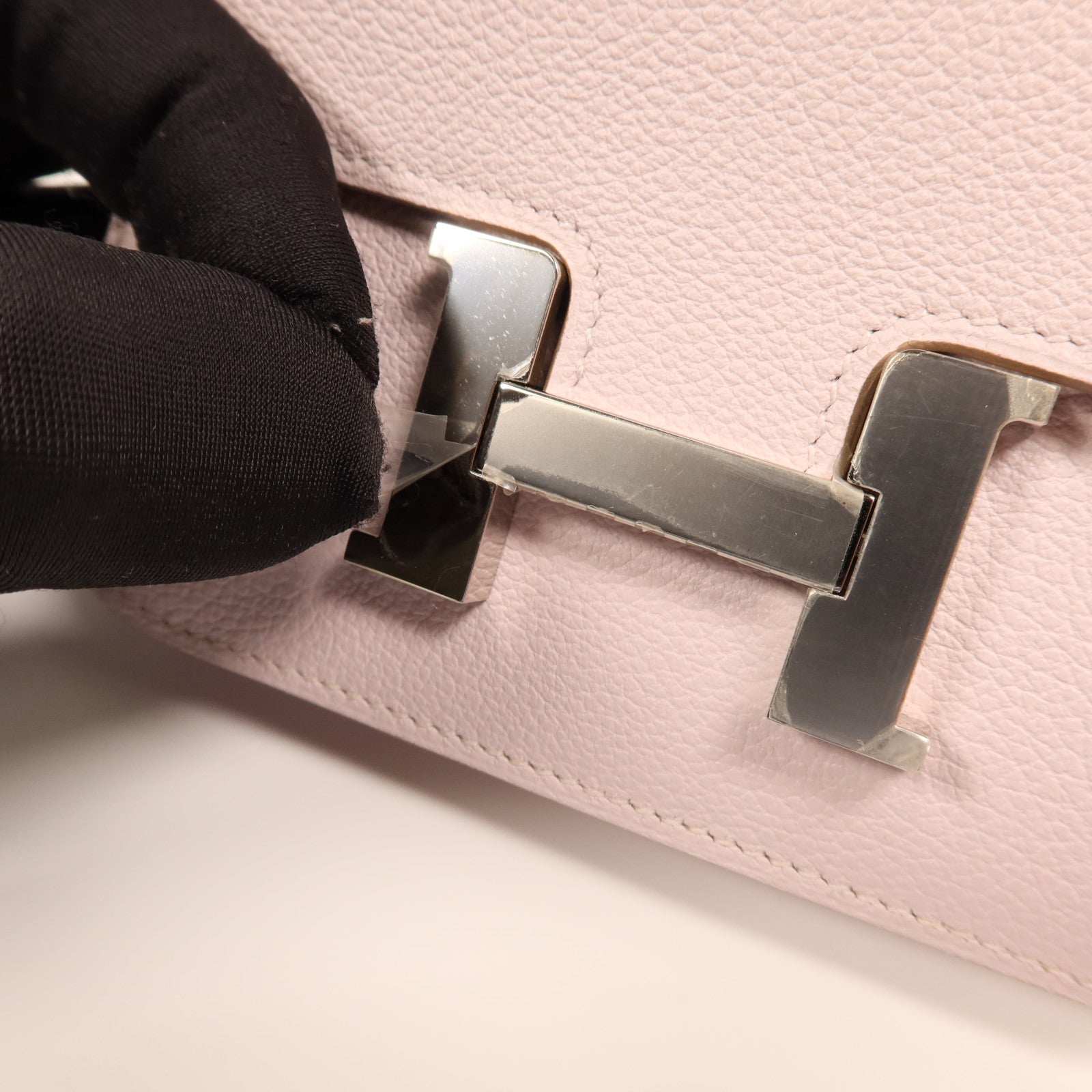 HERMES Evercolor皮革Constance Silm銀扣手拿包Rose Dragee