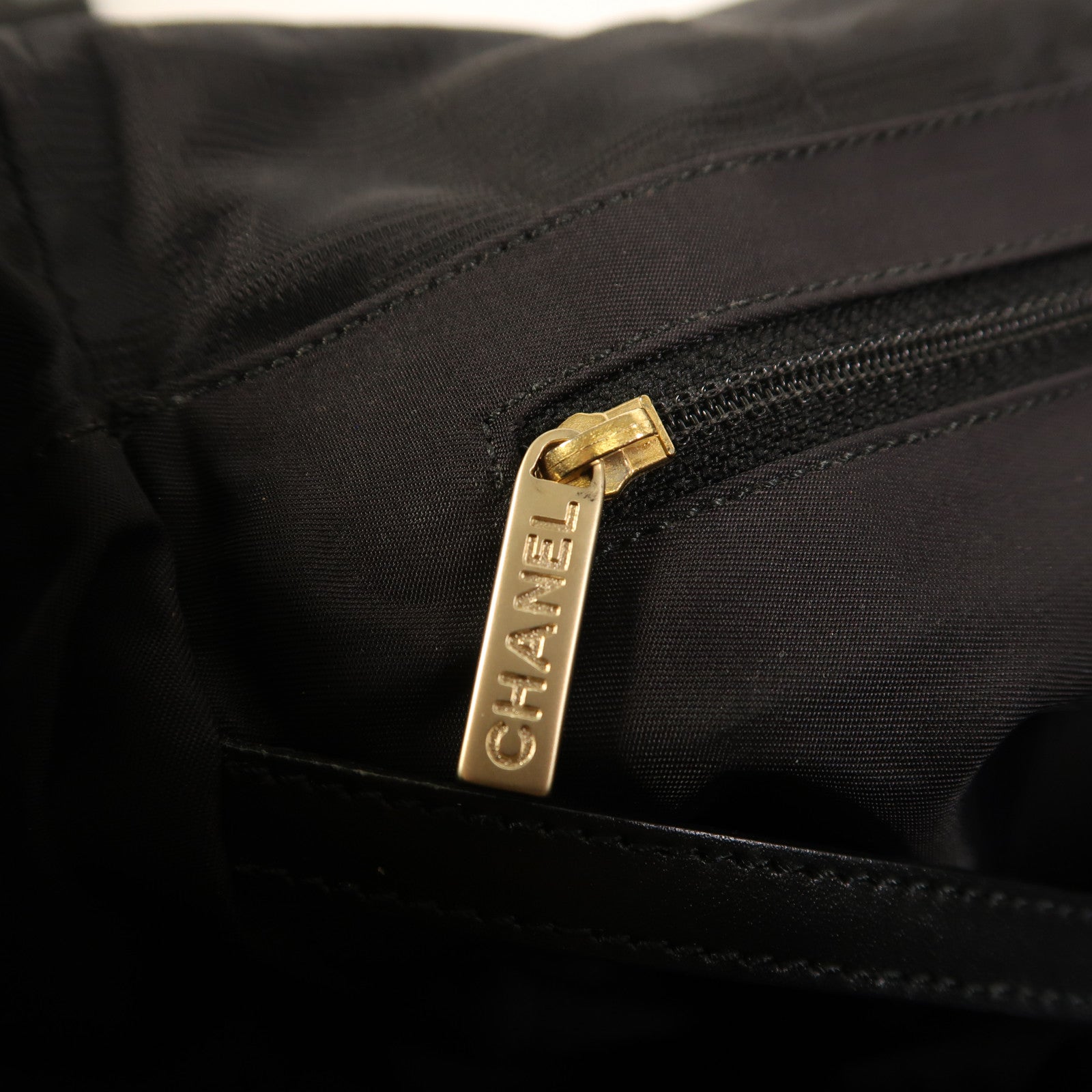 CHANEL 尼龍Shoulder Bag金扣肩背袋