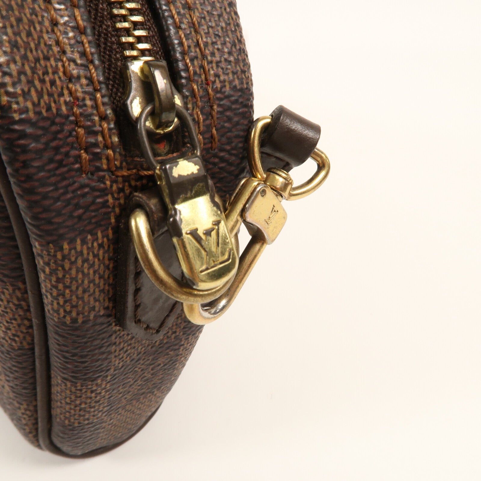 LOUIS VUITTON Damier Pochette Ipanema金扣肩背袋