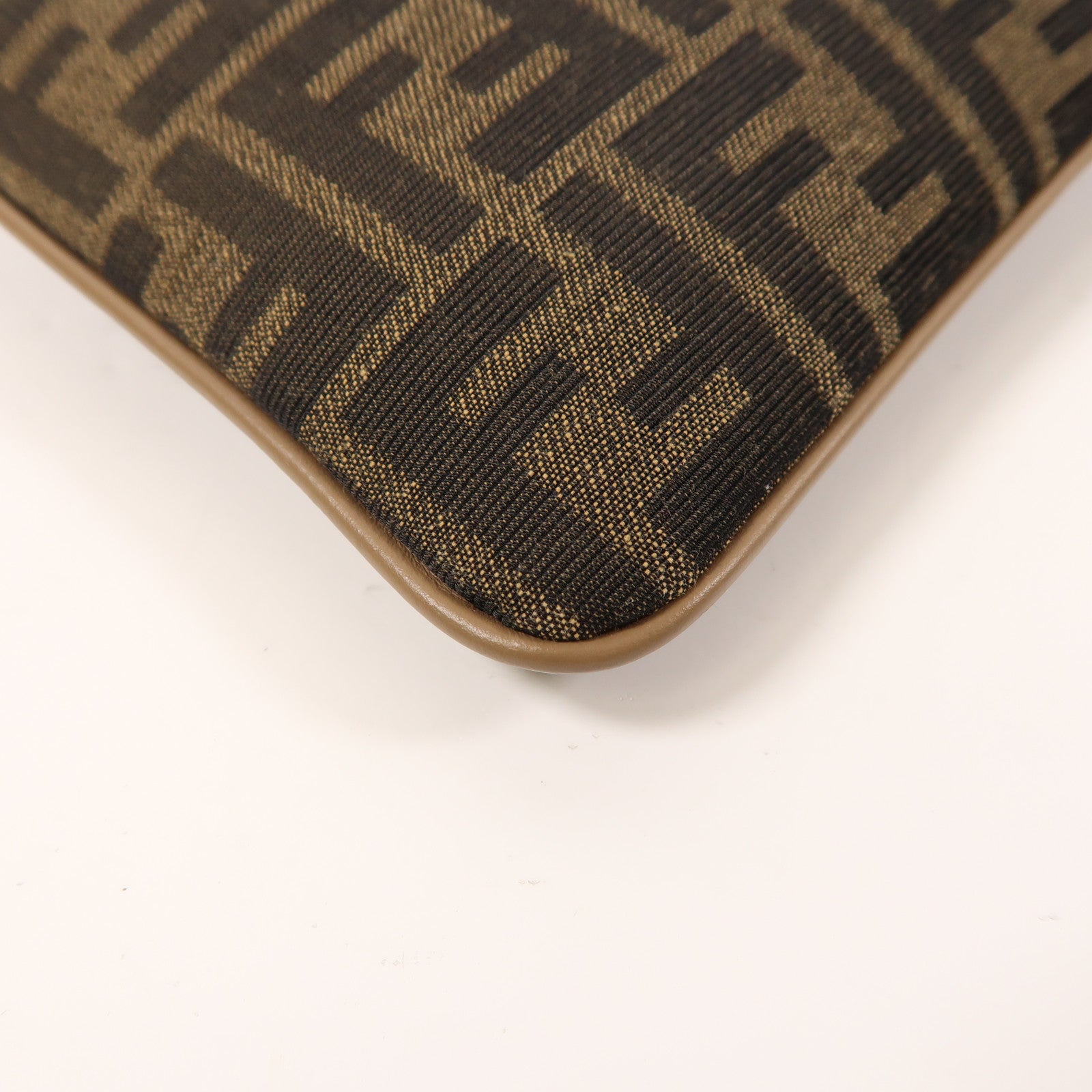 FENDI 帆布Shoulder Bag銀扣肩背袋