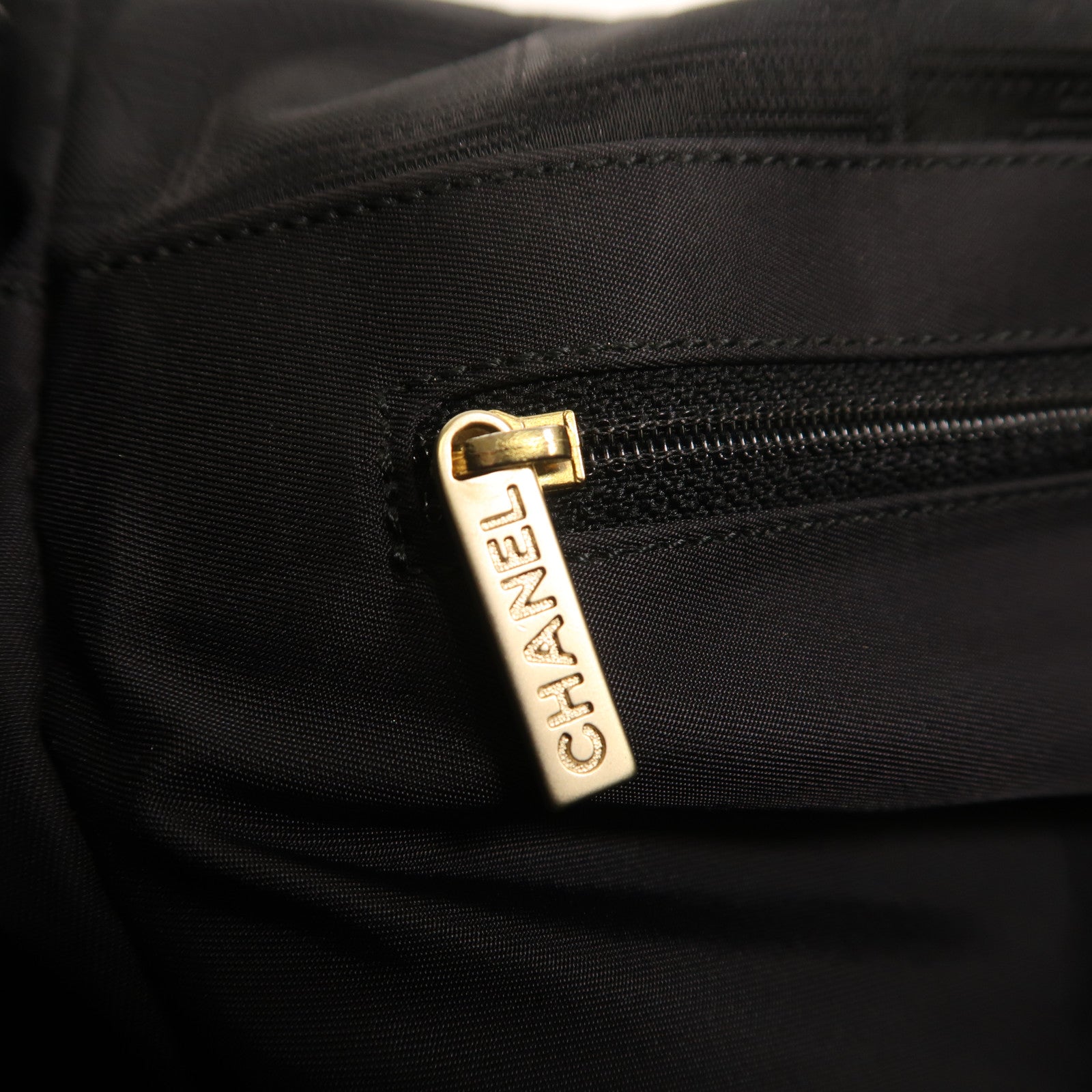 CHANEL 尼龍Shoulder Bag金扣肩背袋