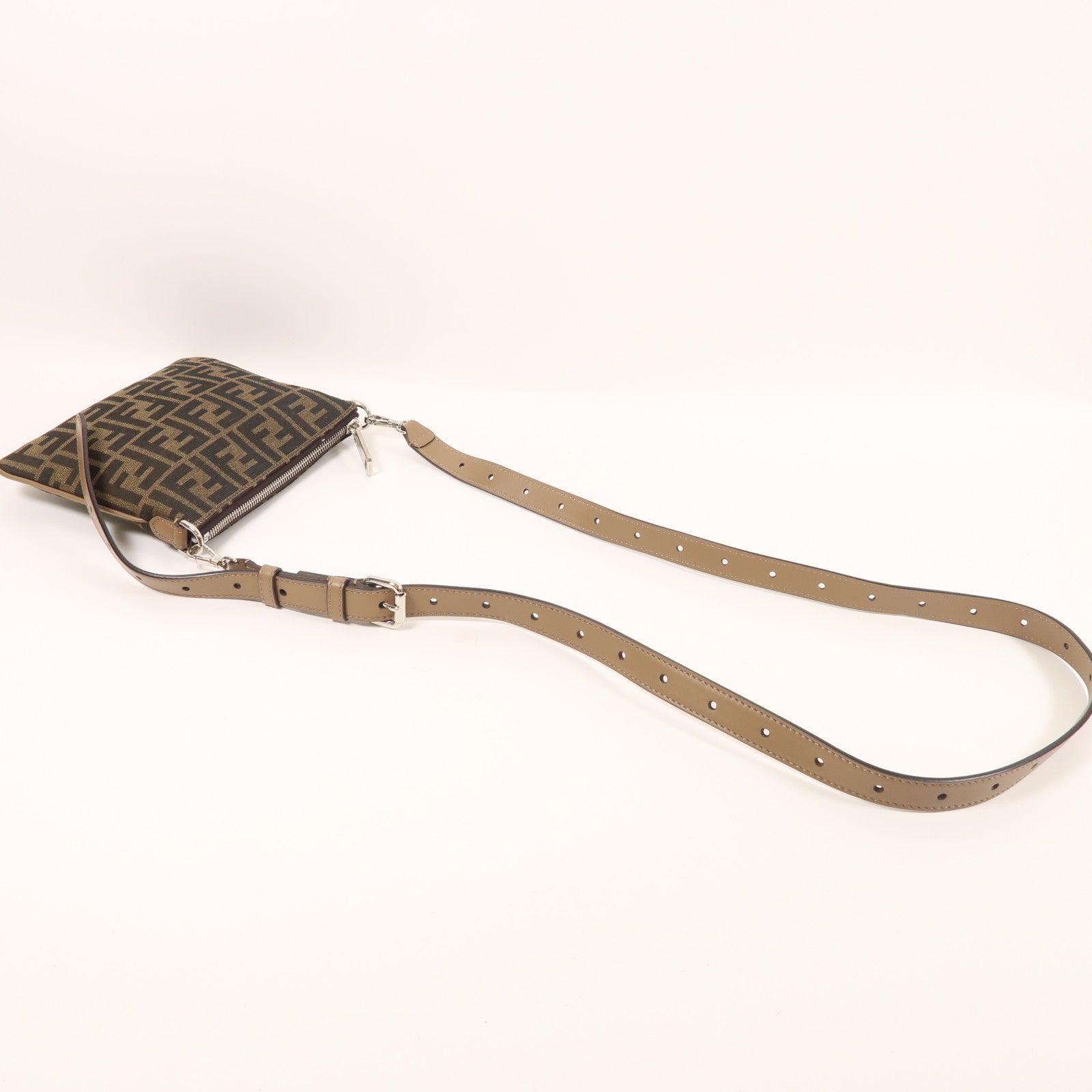 FENDI 帆布Shoulder Bag銀扣肩背袋