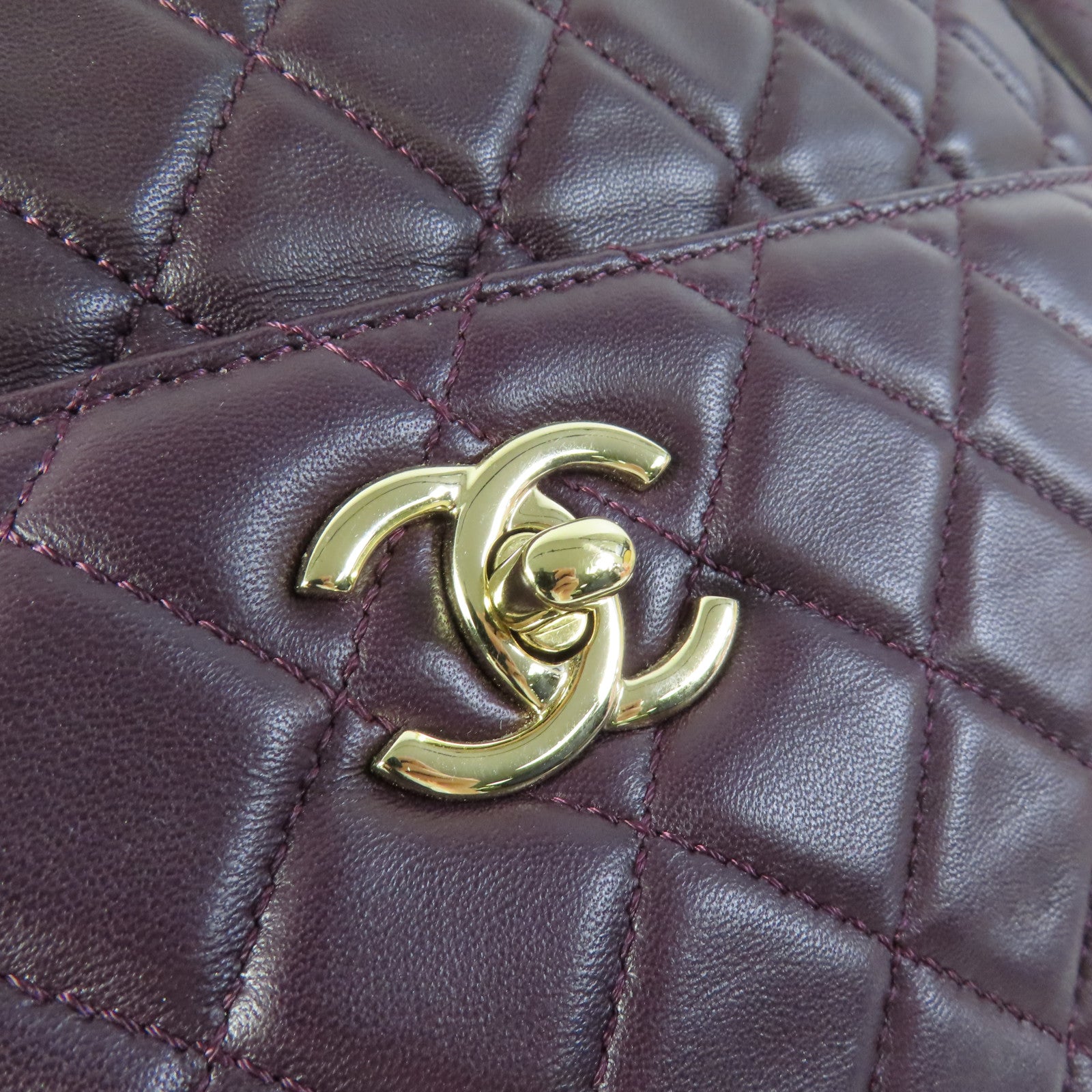 CHANEL 羊皮皮革Shoulder Bag金扣鏈帶肩背袋
