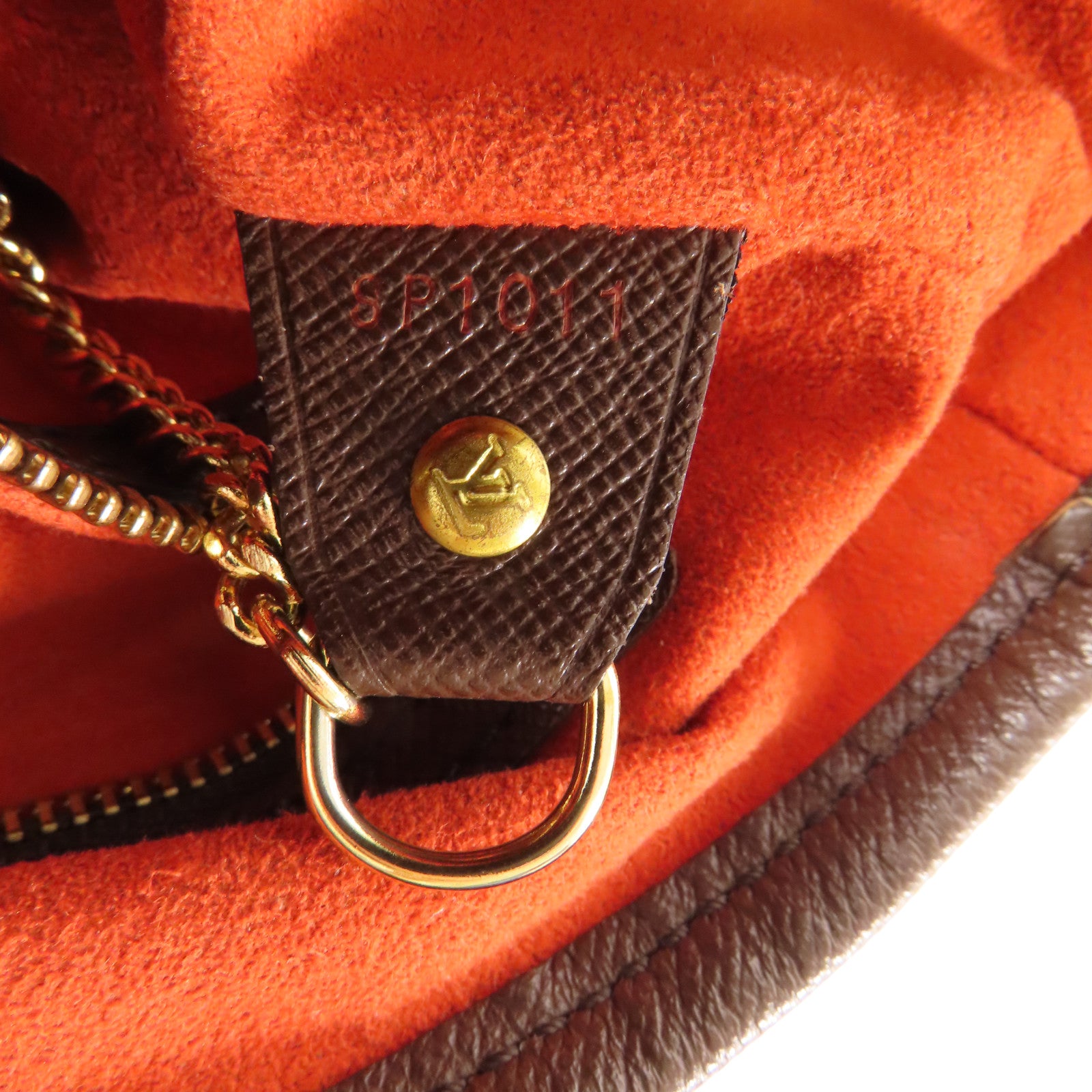 LOUIS VUITTON Damier Marais金扣肩背袋